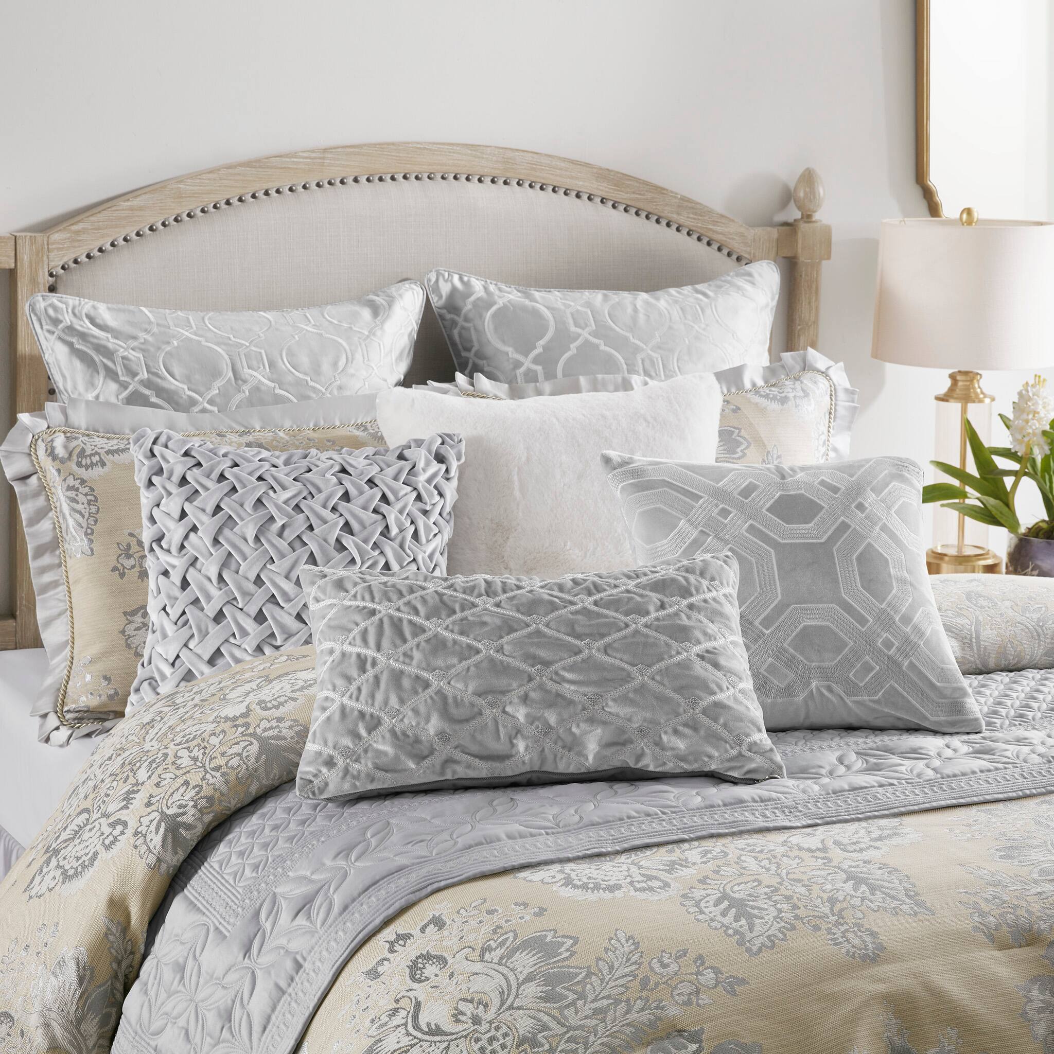 Alt View 1. Gracie Mills - Gracie Mills Yvonne 4-Piece Vintage Chenille Jaquard Comforter Set - Beige.