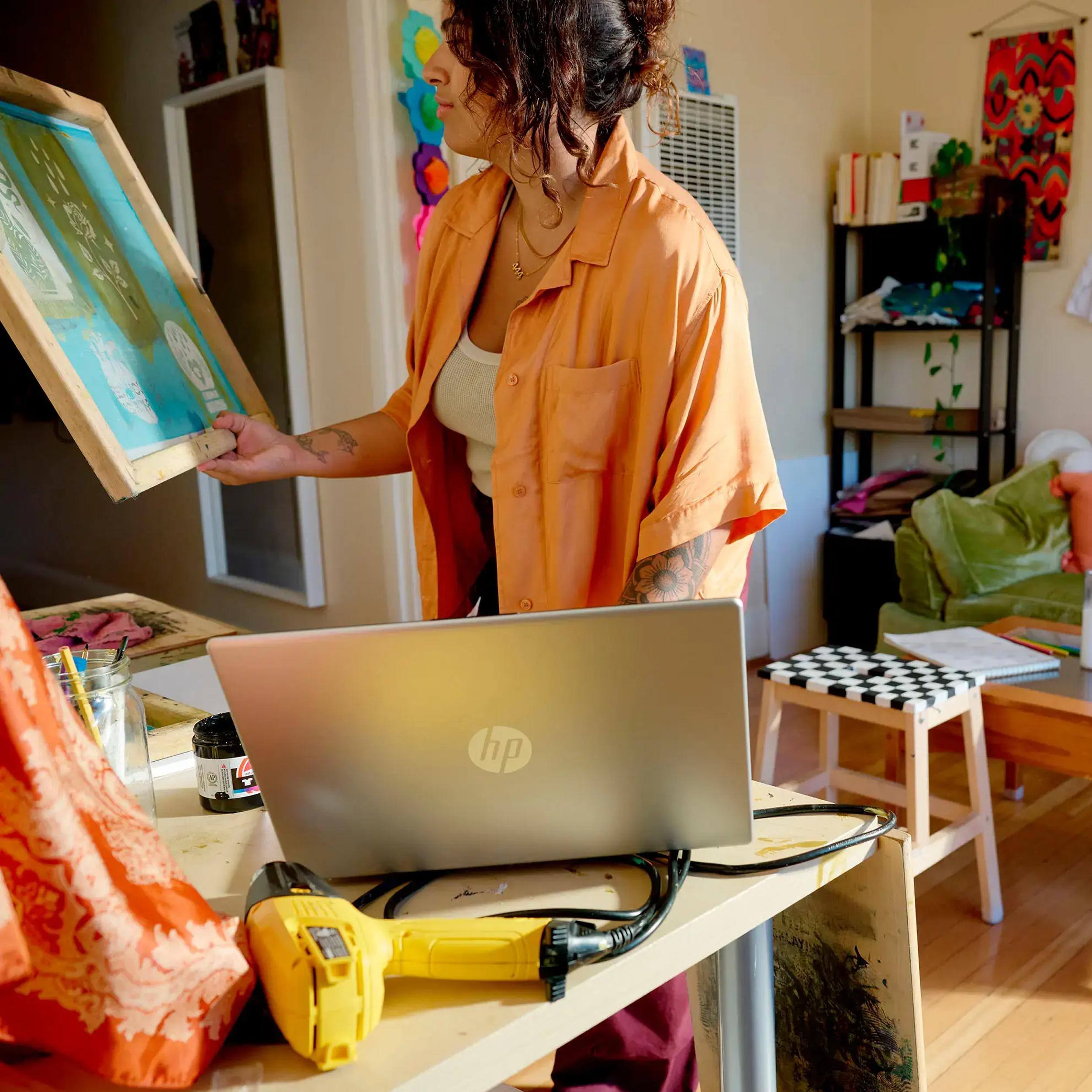 Alt View 4. HP - HP Pavilion 15.6" HD Touchscreen Laptop, Intel i5-1235U, 32GB RAM, 1TB SSD, Win 11 Pro, Silver - Silver.