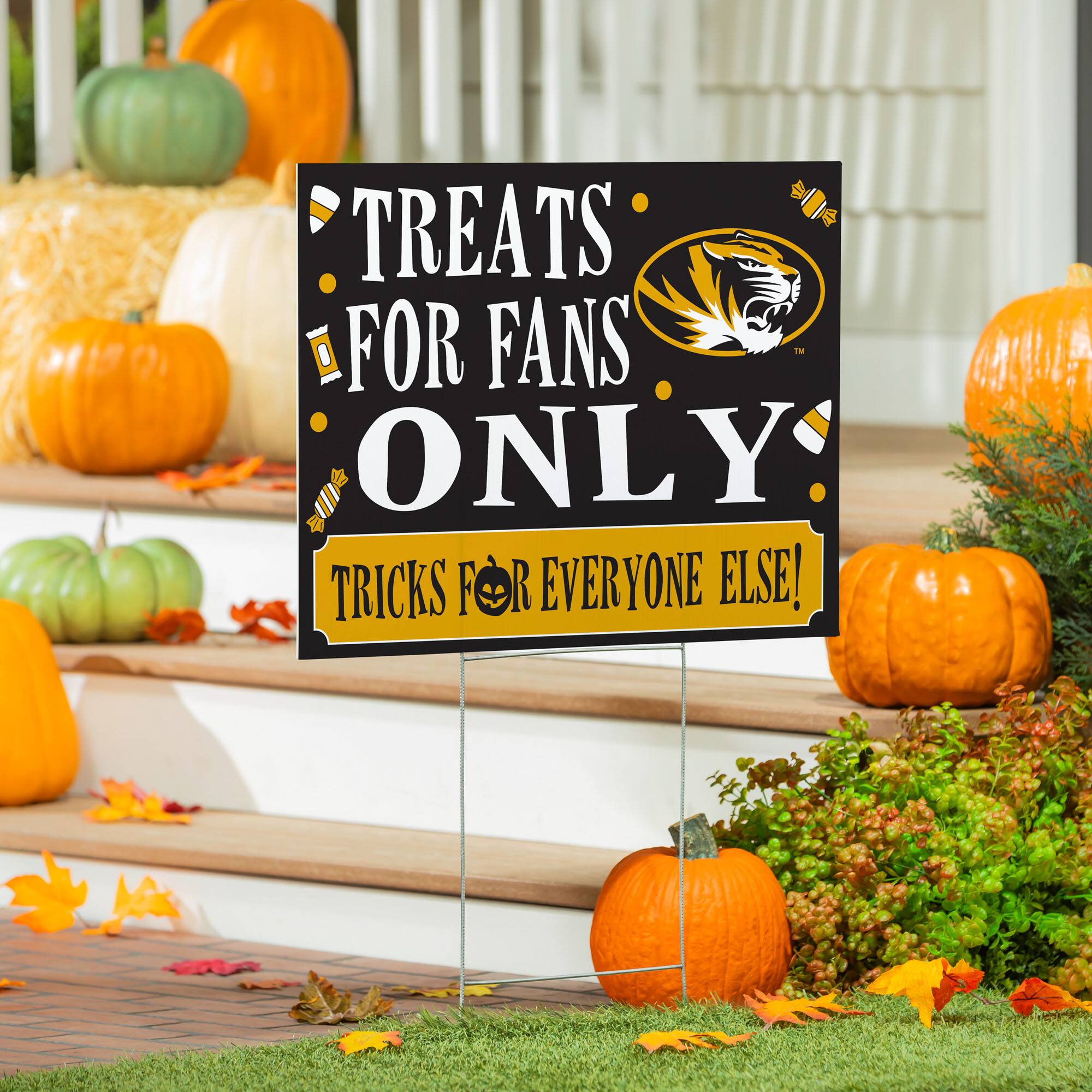 TREATS FOR FANS ONLY  
TRICKS FOR EVERYONE ELSE!