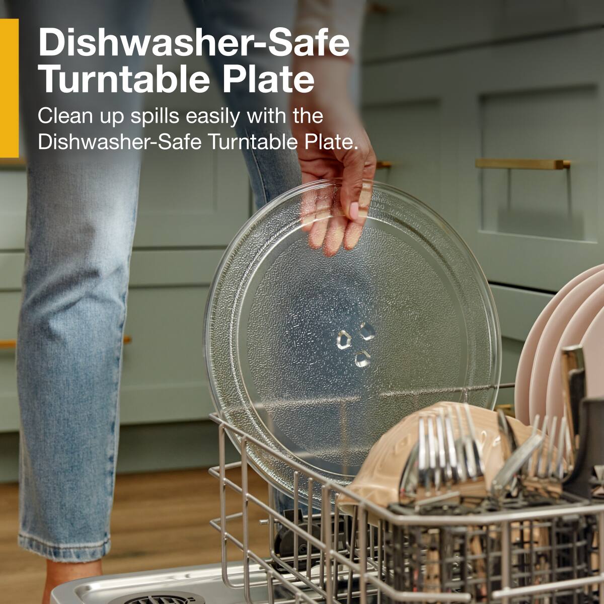 Dishwasher-Safe Turntable Plate

Clean up spills easily with the Dishwasher-Safe Turntable Plate.