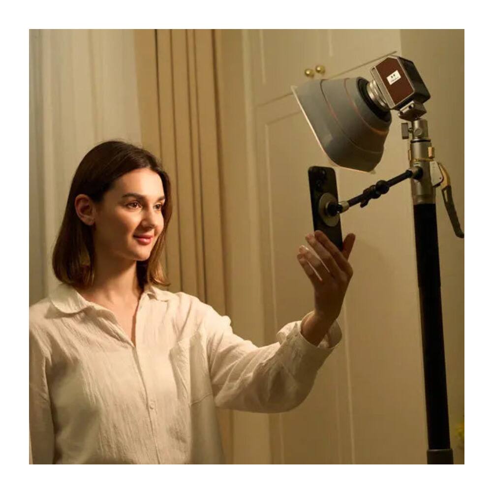 Back. Harlowe - Harlowe Mini II 20W Portable Camera Light with Bi-Color 2700-6500K (Creator Kit) - Silver.