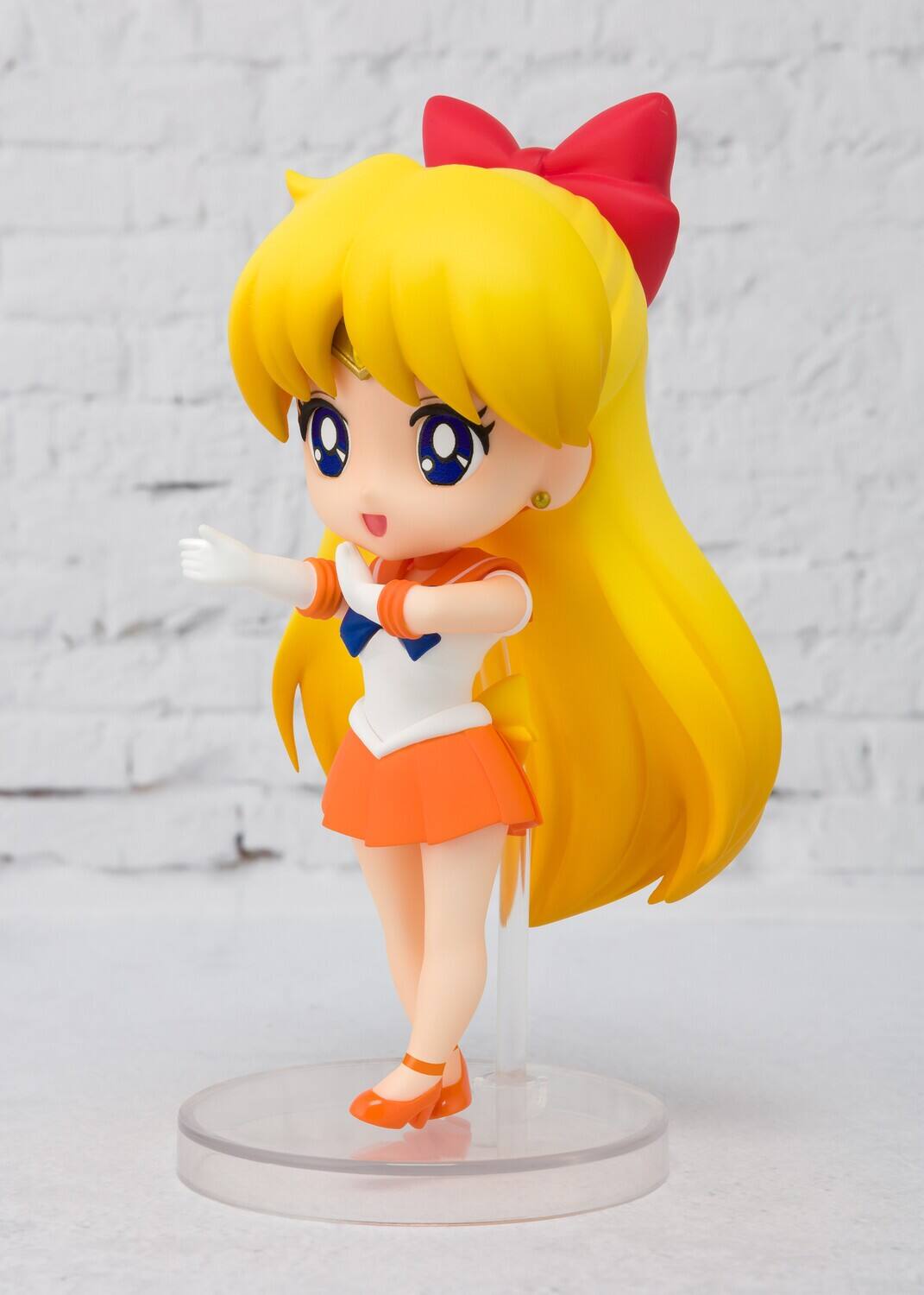 Alt View 2. Bandai - Tamashii Nations - Pretty Guardian Sailor Moon - Figuarts Mini - Sailor Venus   - COLLECTIBLES - Multicolor.