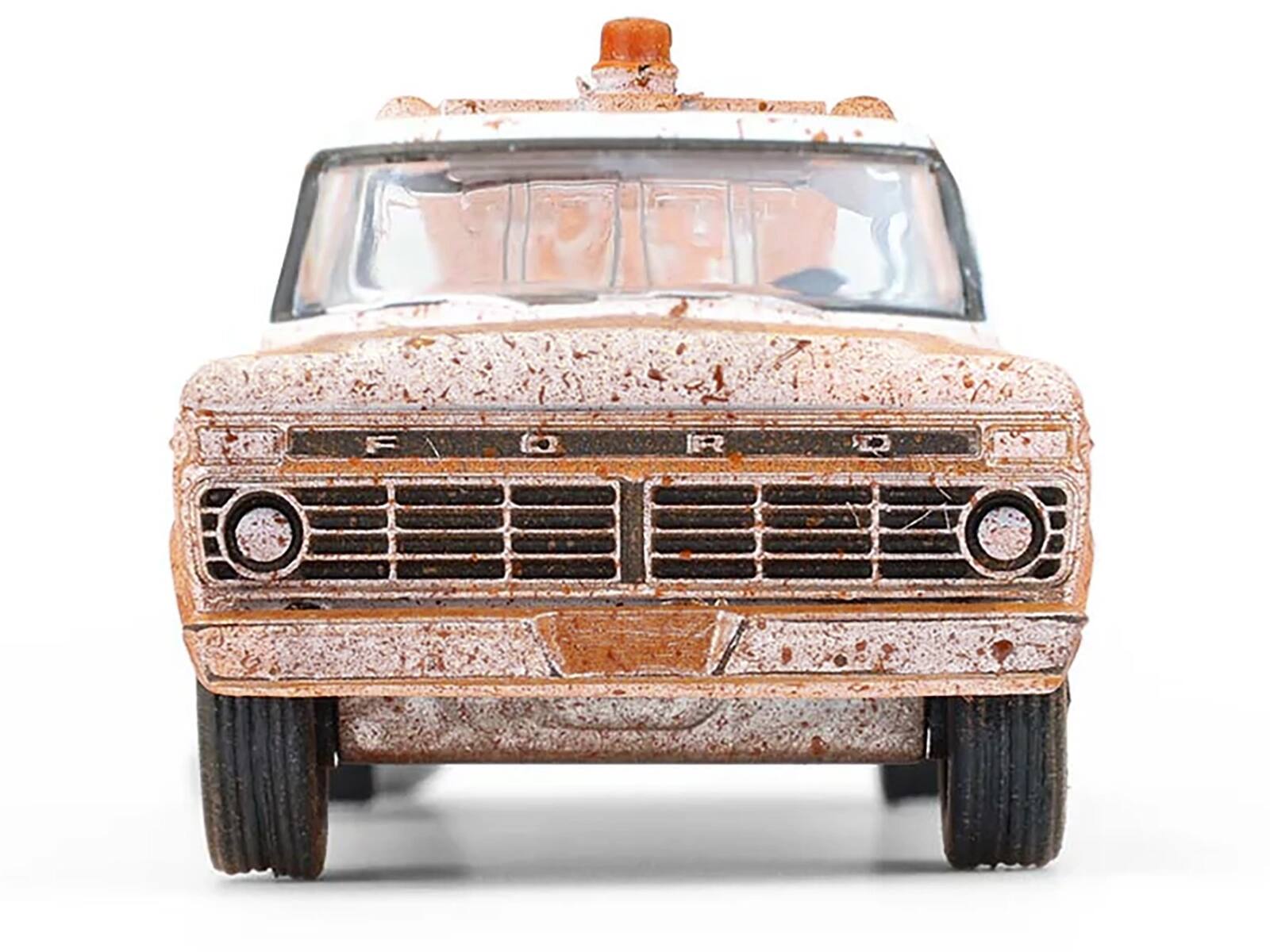 Alt View 3. Greenlight - 1973 Ford F-100 Tow Truck White (Weathered) "Blue Collar Collection" Series 14 1/64 Diecast Model Cars by Greenlight.