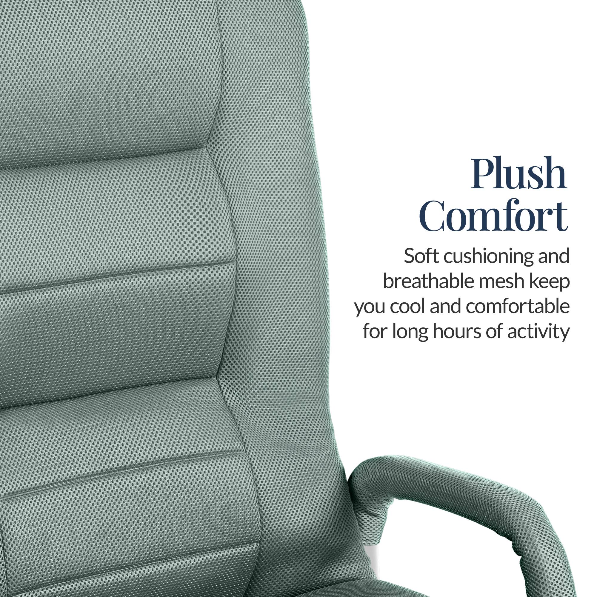 Plush Comfort  
Soft cushioning and breathable mesh keep you cool and comfortable for long hours of activity