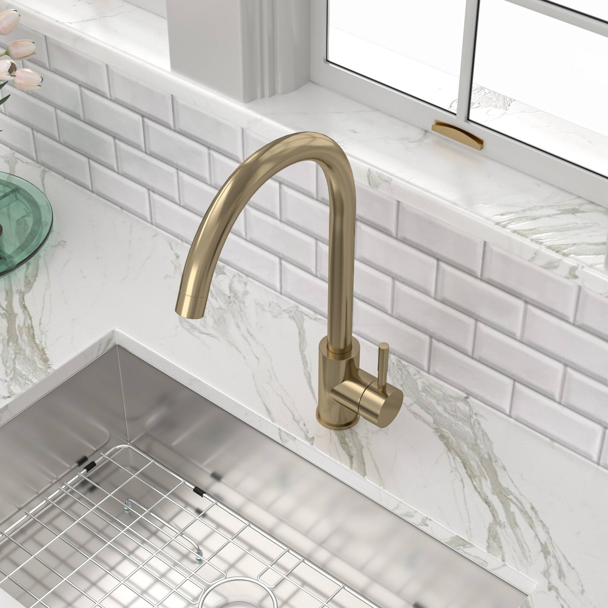 Angle. Siljoy - Kitchen Sink Faucet with Single Handles, Gold - Gold.