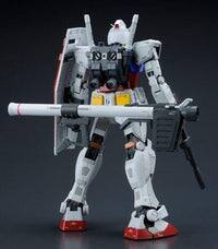 Left. Bandai - Mobile Suit Gundam MG 1/100 RX-78-2 Gundam Ver. 3.0.