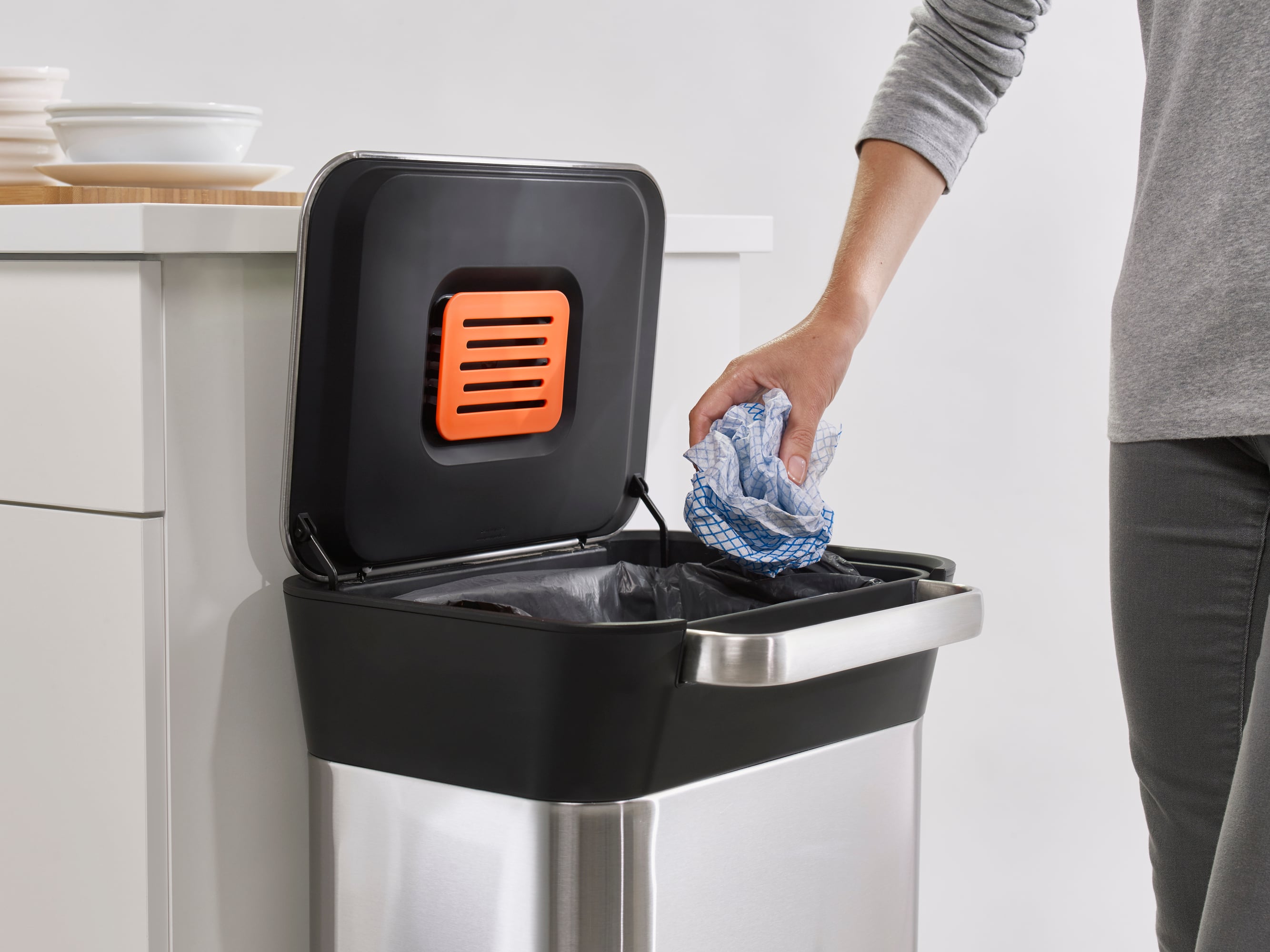 Joseph Joseph Titan 30 liter Trash Compactor with Integrated Odor