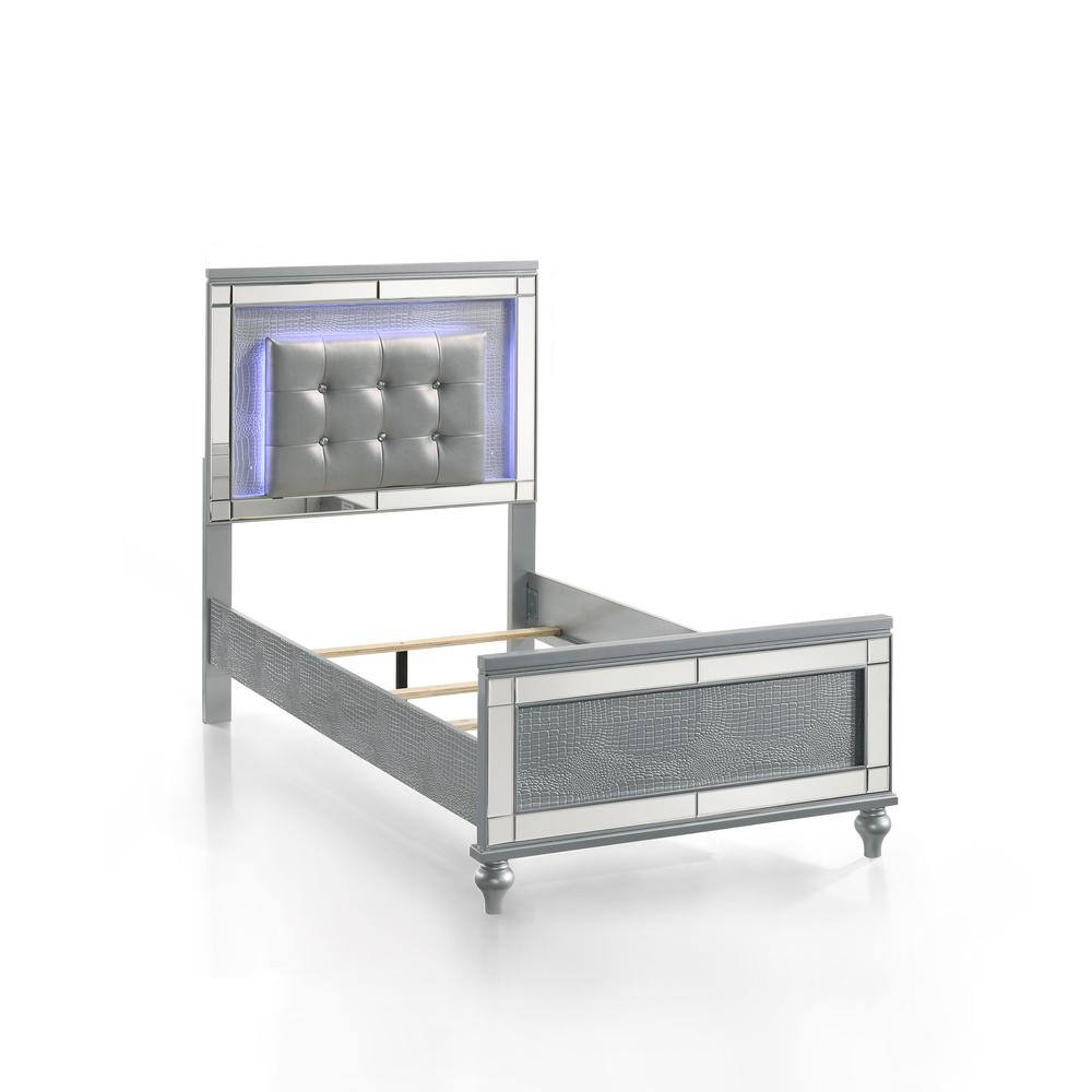 Alt View 2. New Classic Furniture - Furniture Contemporary Solid Wood 3/3 Twin Bed in Silver - Silver.