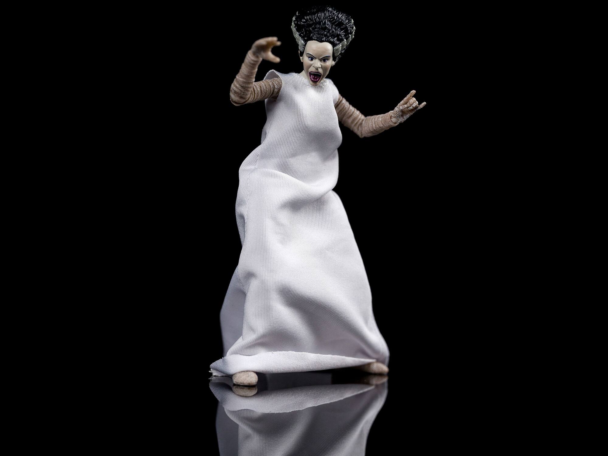 Alt View 3. Jada - The Bride of Frankenstein 6" Moveable Figurine with Chains and Alternate Head and Hands "Universal Monsters" by Jada.