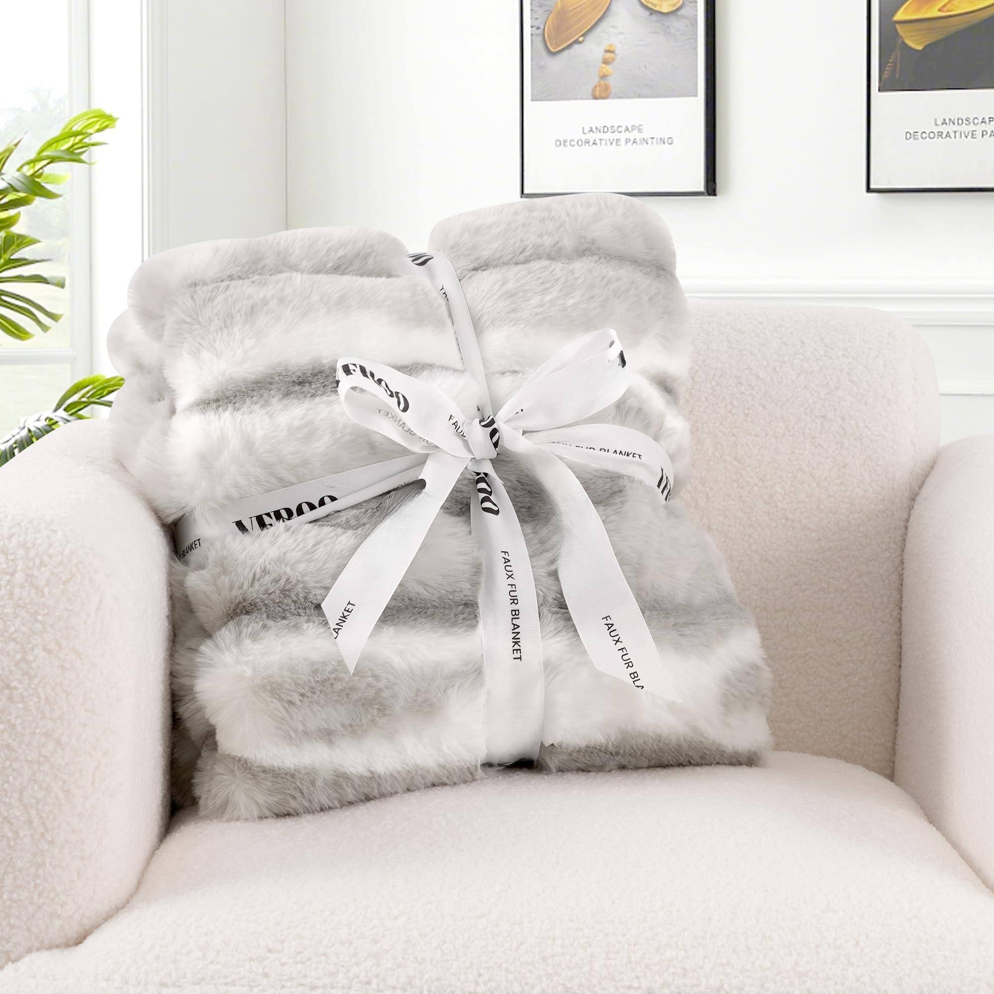 LANDSCAPE DECORATIVE PAINTING  
FAUX FUR BLANKET