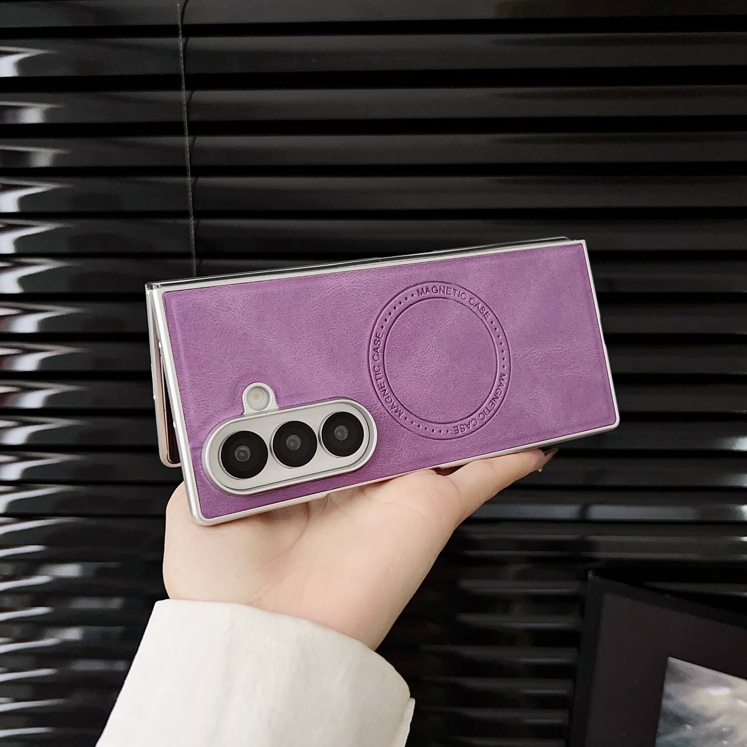 MAGNETIC CASE