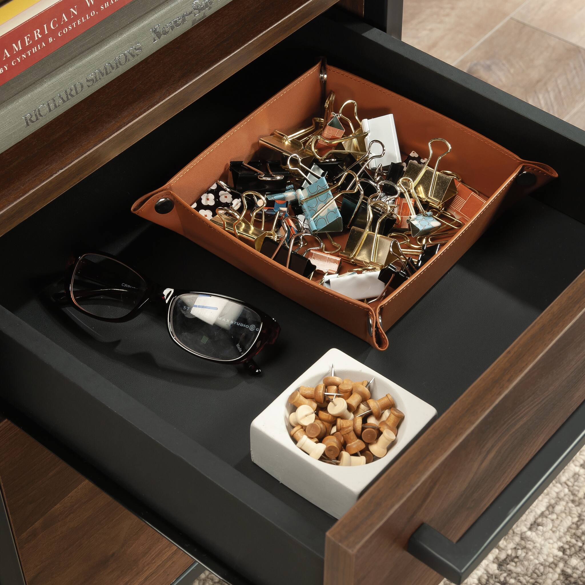 AMERICAN W. SHAT
BY CYNTHIA B. COSTELLO, RICHARD SIMMONS

RICHARD SIMMONS