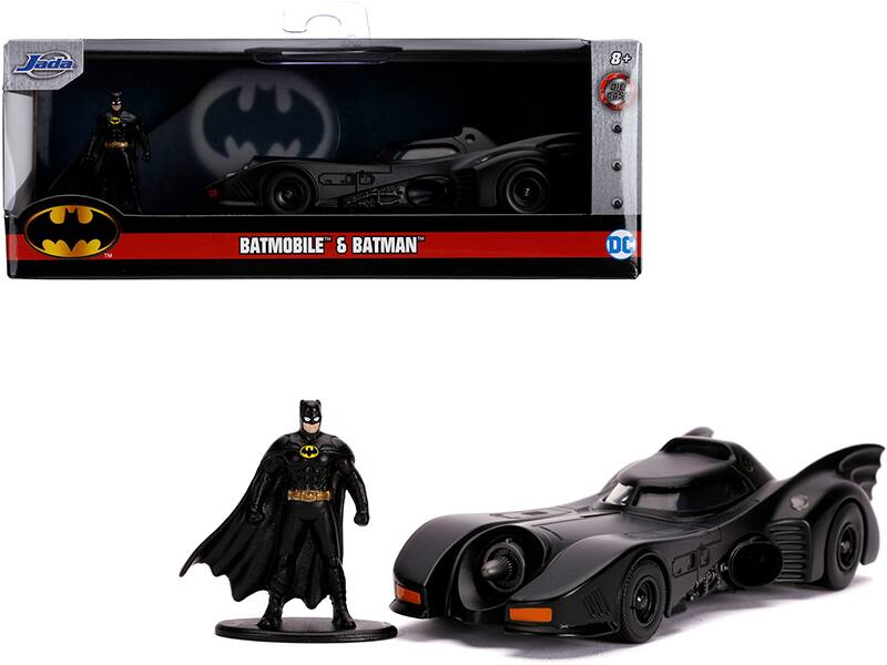Jada  
BATMOBILE & BATMAN™  
8+  
DC