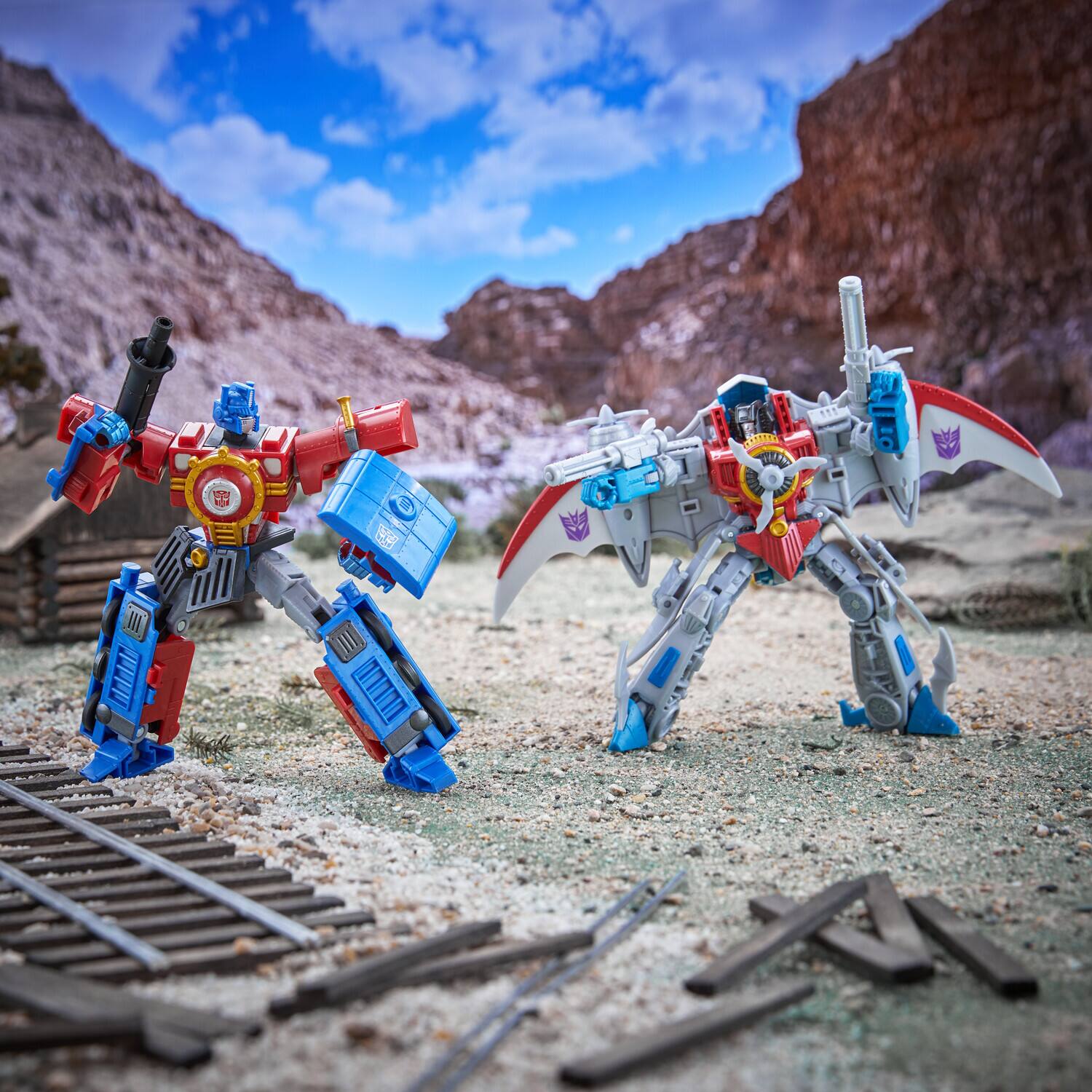 Alt View 4. Hasbro - Hasbro Collectibles - Transformers Timelines - Comic Edition Optimus Prime & Starscream Action - COLLECTIBLES - Multicolor.