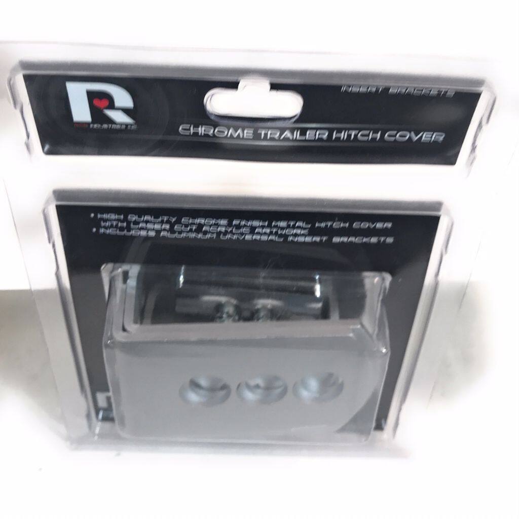 INSERT BRACKET

CHROME TRAILER HITCH COVER

HIGH QUALITY CHROME FINISH METAL HITCH COVER
WITH LASER CUT DECORATIVE ARTWORK
INCLUDES ALUMINUM UNIVERSAL INSERT BRACKETS