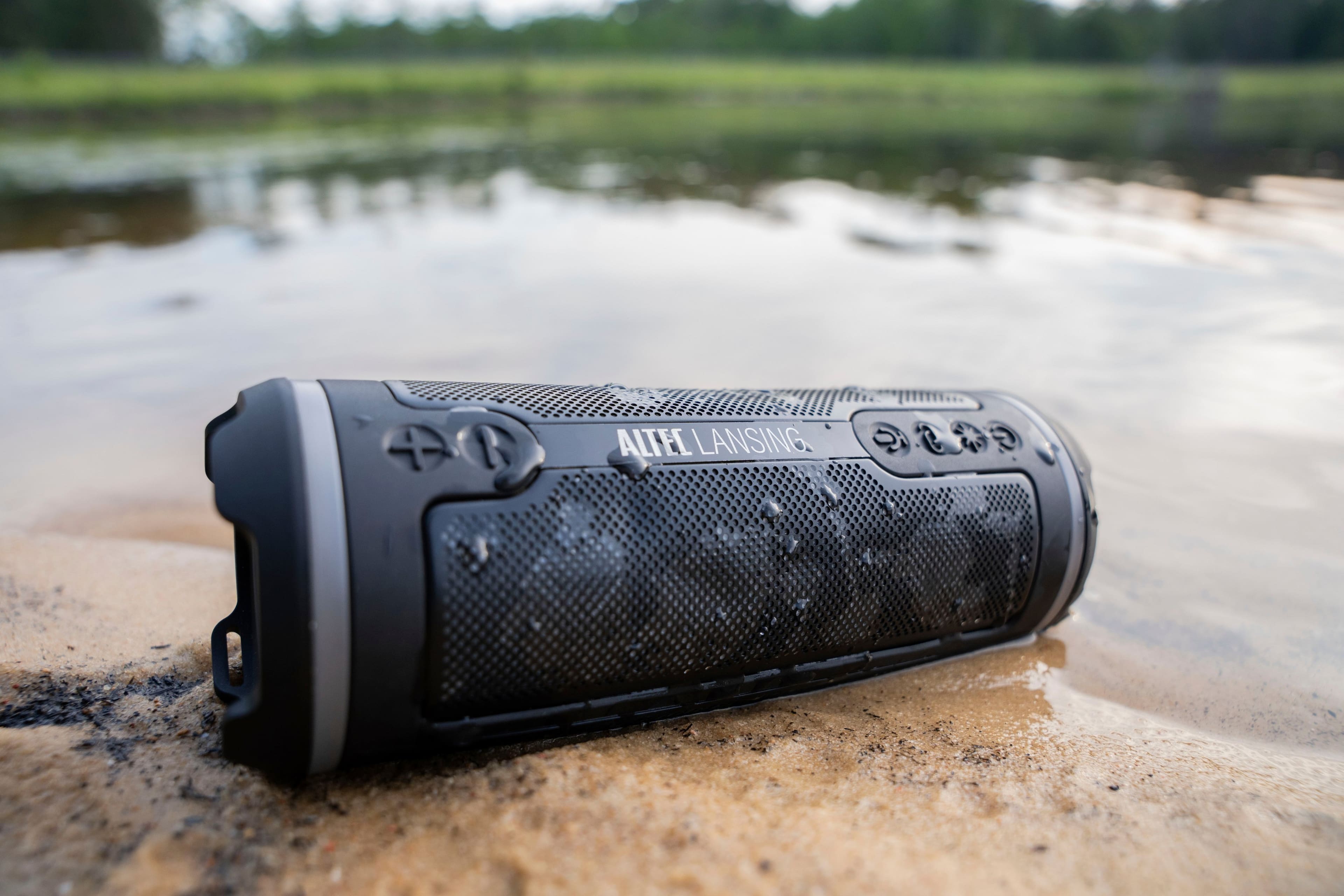 The text on the image reads "FF Altec Lansing."