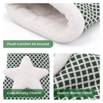 Plush Comfort All Around  
Cute Holiday Charm  
Festive Woven Detail