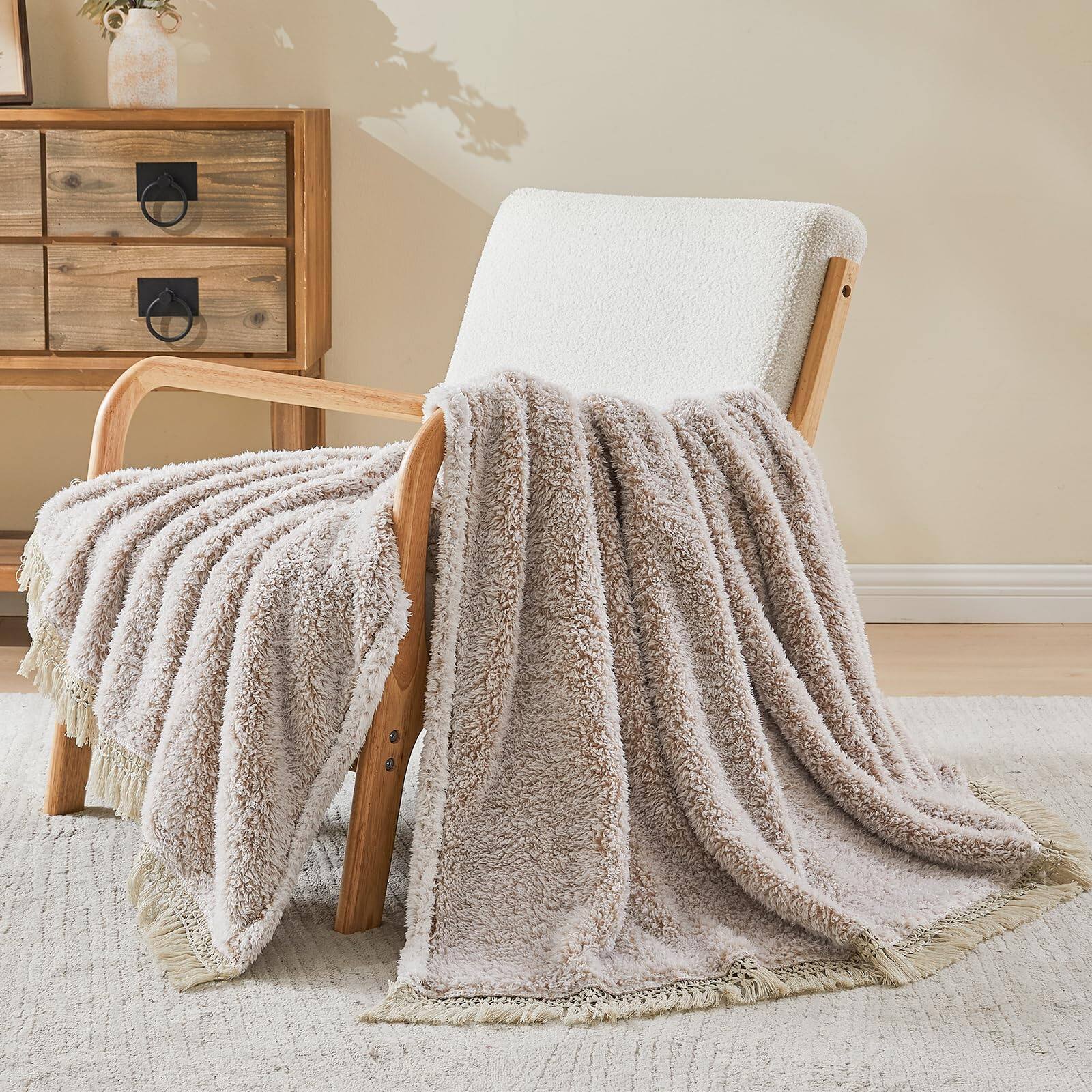 04-tassel Khaki Throw