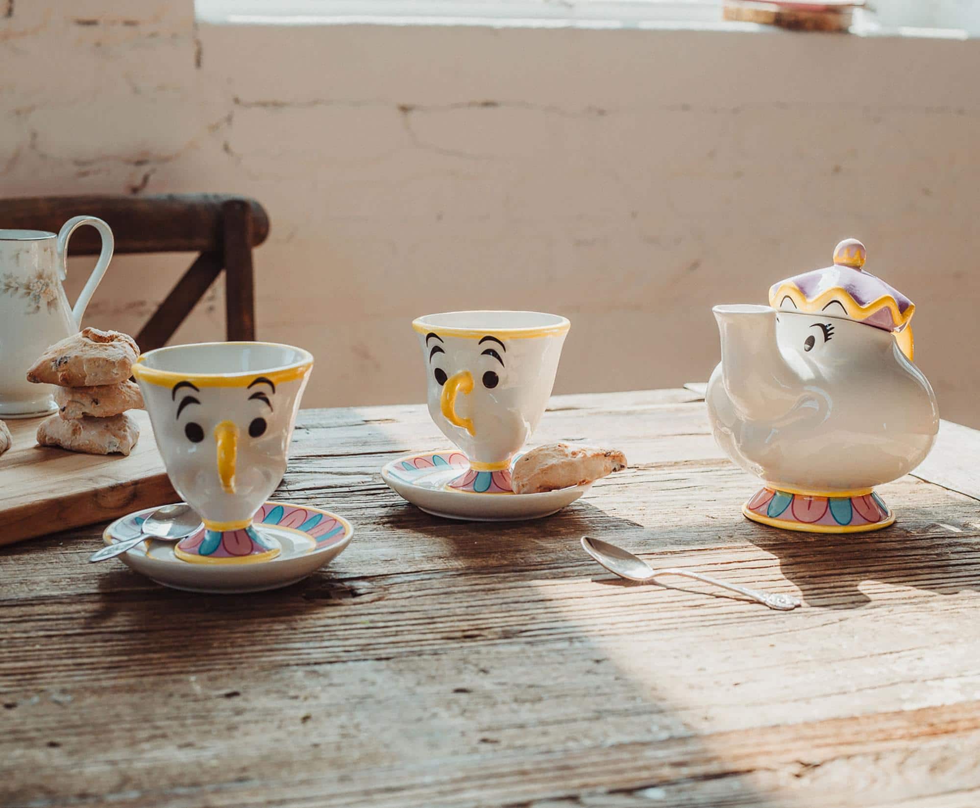 Disney Beauty and the Beast Mrs. Potts Teapot Set With 2 Chip Cups