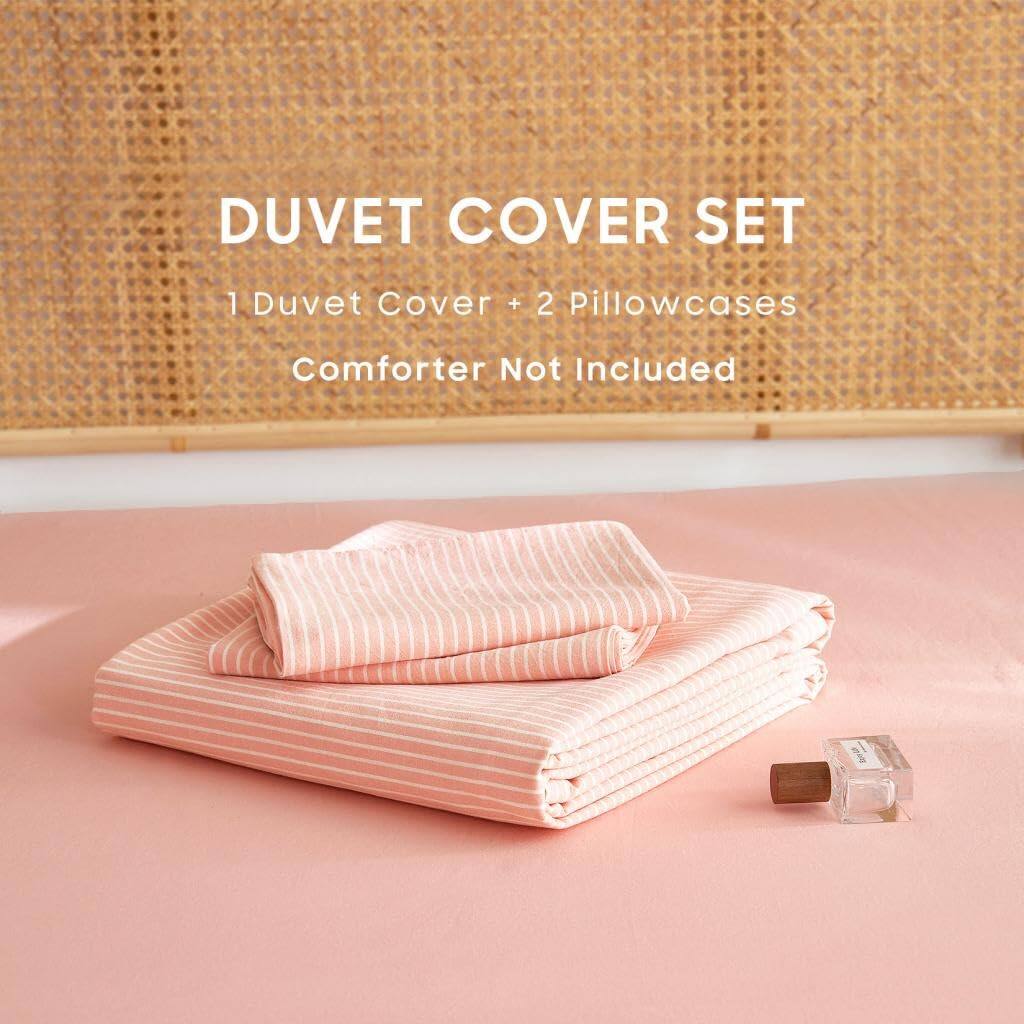 DUVET COVER SET  
1 Duvet Cover + 2 Pillowcases  
Comforter Not Included