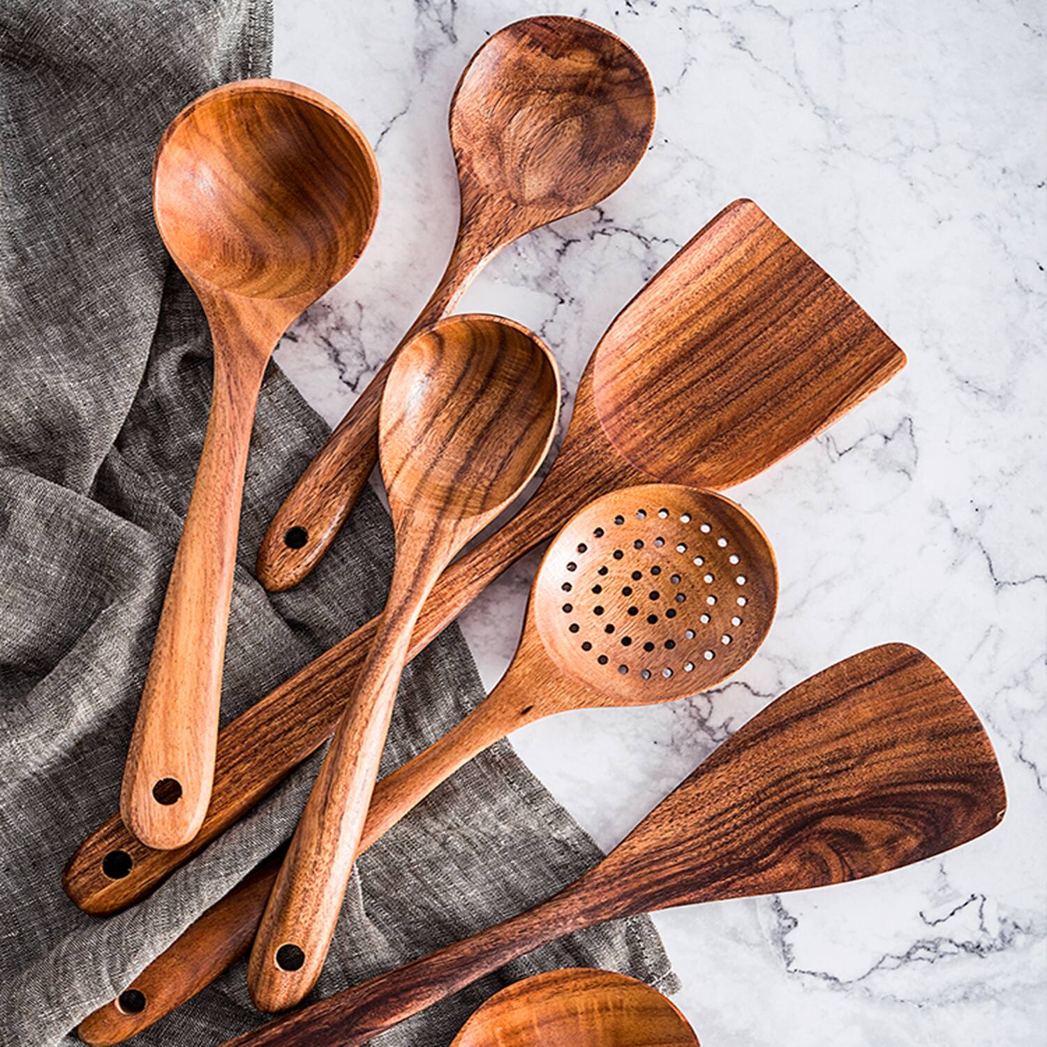 Angle. Giantpower - Natural Teak Non-Stick Wooden Spoons & Kitchen Utensils set of 7 - Brown.