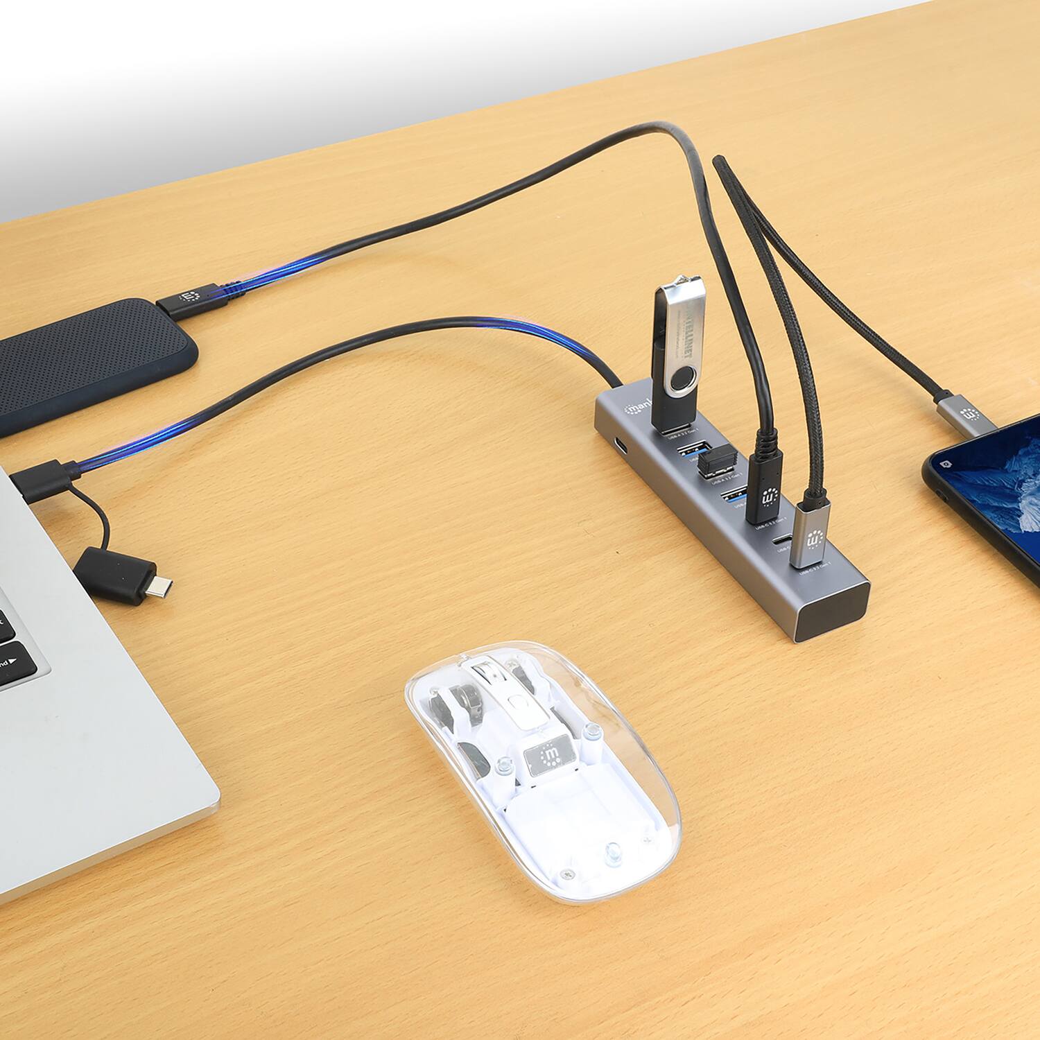 Angle. Manhattan - 7-Port USB-C 3.0/USB-A Combo Hub.