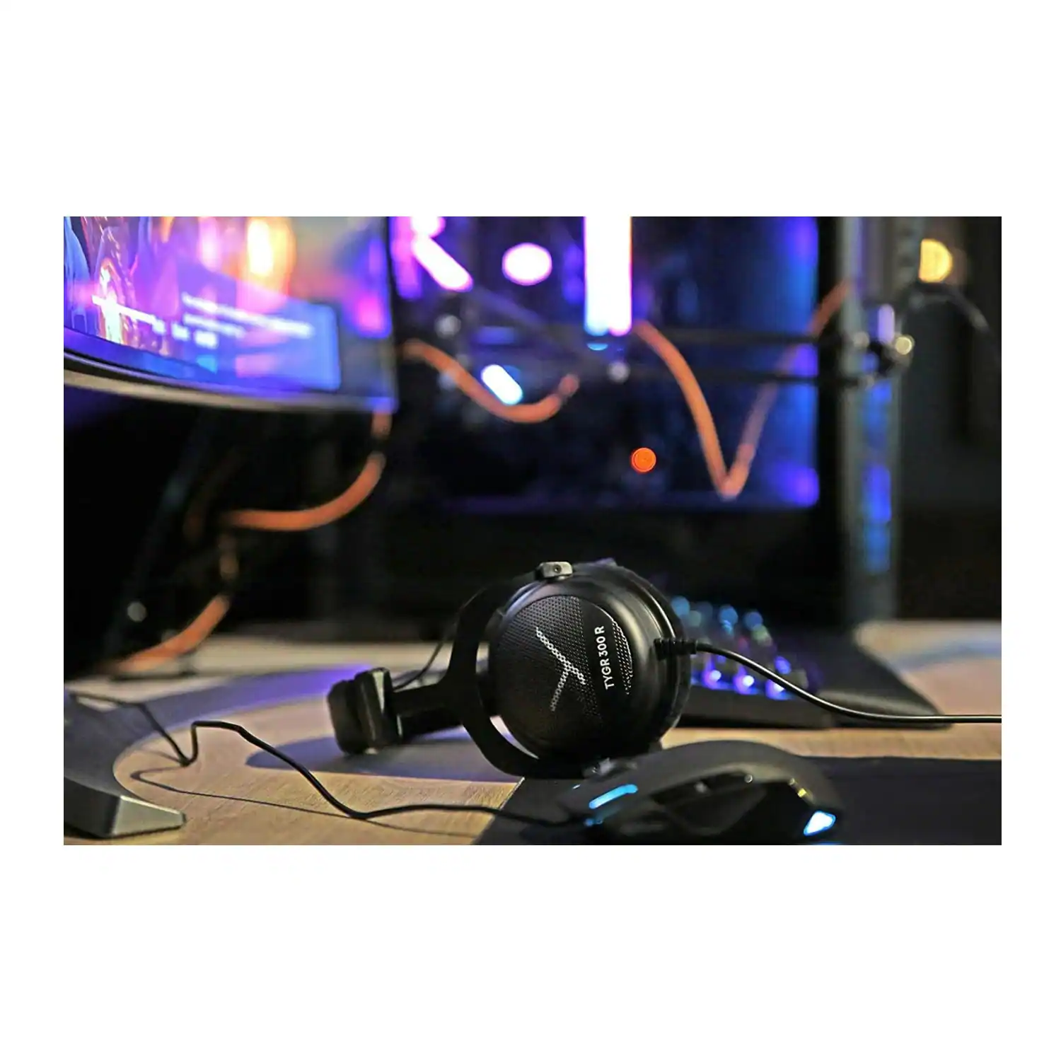 Left. Beyerdynamic - beyerdynamic TYGR 300 R Open-Back Gaming Headphones - Black.
