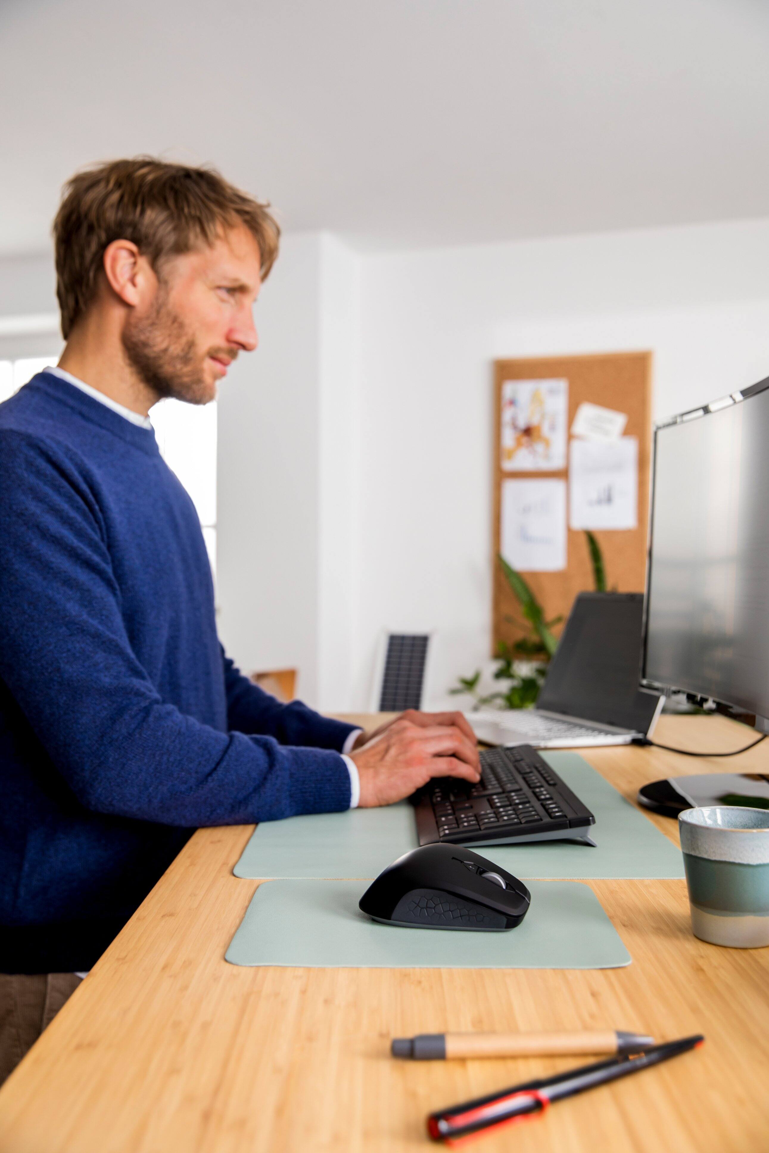 Alt View 1. CHERRY - STREAM MOUSE COMFORT BK - Black.