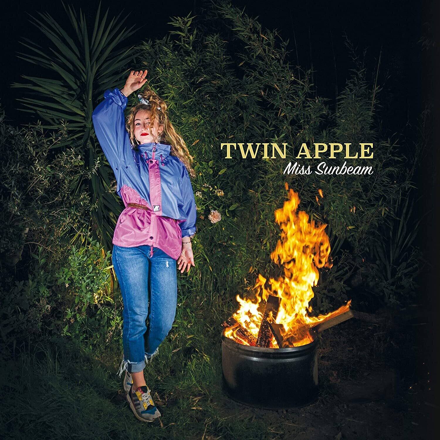 TWIN APPLE  
Miss Sunbeam