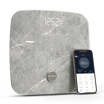 The image features a Nautica scale and a smartphone placed next to each other. The scale displays the weight of 125.2 kg, and the smartphone shows a 25.7% weight loss progress. The image also includes a graph showing the progress of the weight loss journey.
