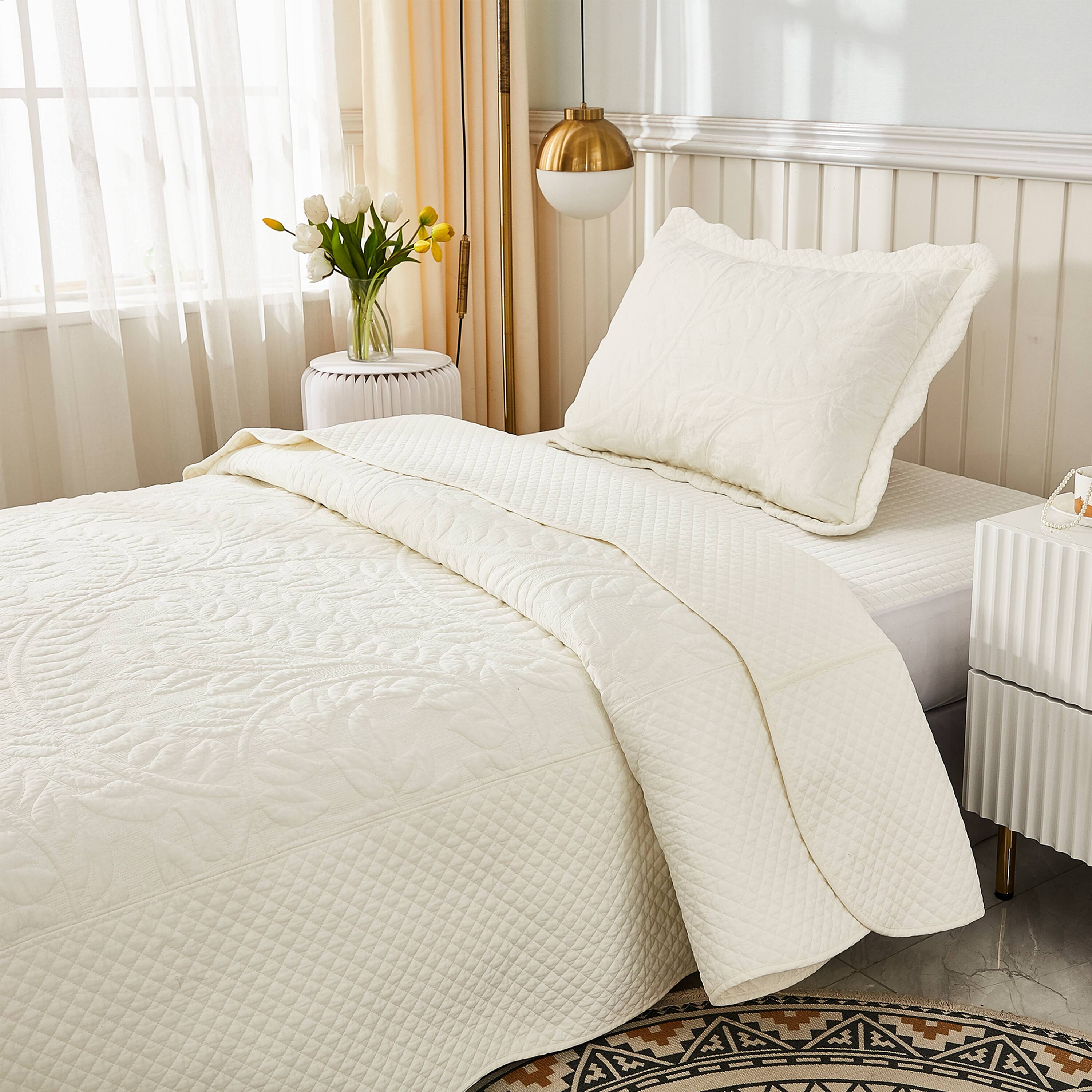 Left. MarCielo - Marcielo 2/3 Piece 100% Cotton Oversized Bedspread Lightweight Quilt Set - Soft White.