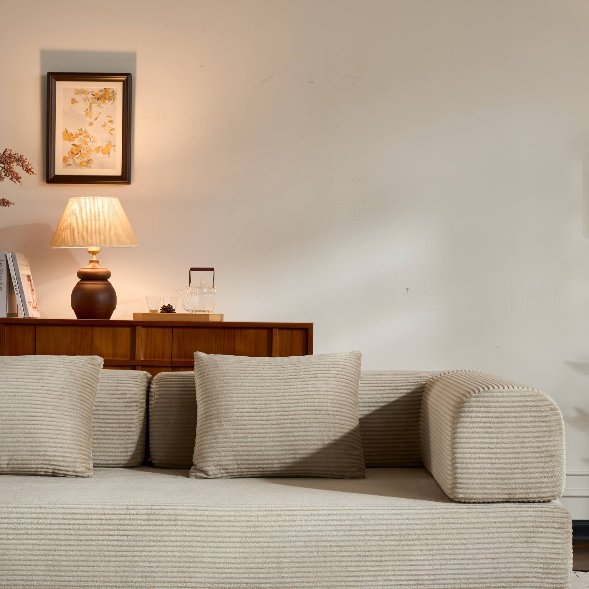 The text on the image appears to be "1 Mnrnables HEDES." It seems to be a mix of letters and numbers, possibly a code or a partial word. Without additional context, it's difficult to correct or group it accurately. If this is part of a larger text or has a specific meaning, more information would be needed to provide a proper correction.