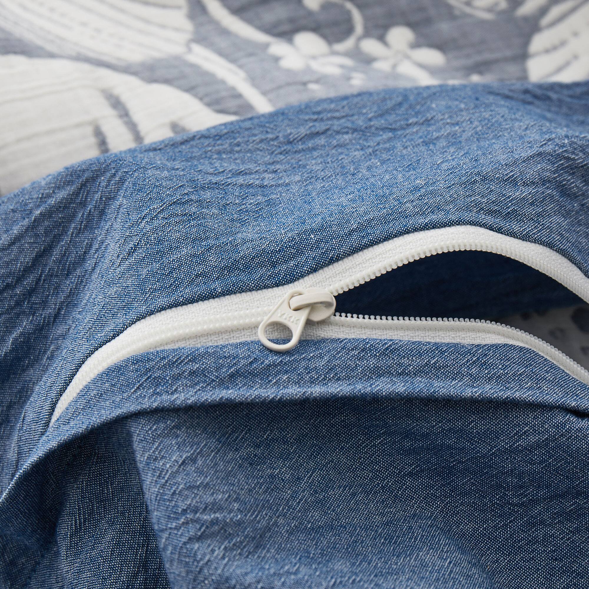 Alt View 1. Peace Nest - Peace Nest 100% Cotton Double-Layer Gauze Floral Jacquard Duvet Cover Set - Navy.