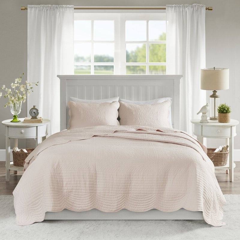 Front. Hivvago - King Size 3 Piece Reversible Scalloped Edges Microfiber Quilt Set in Blush - Blush.