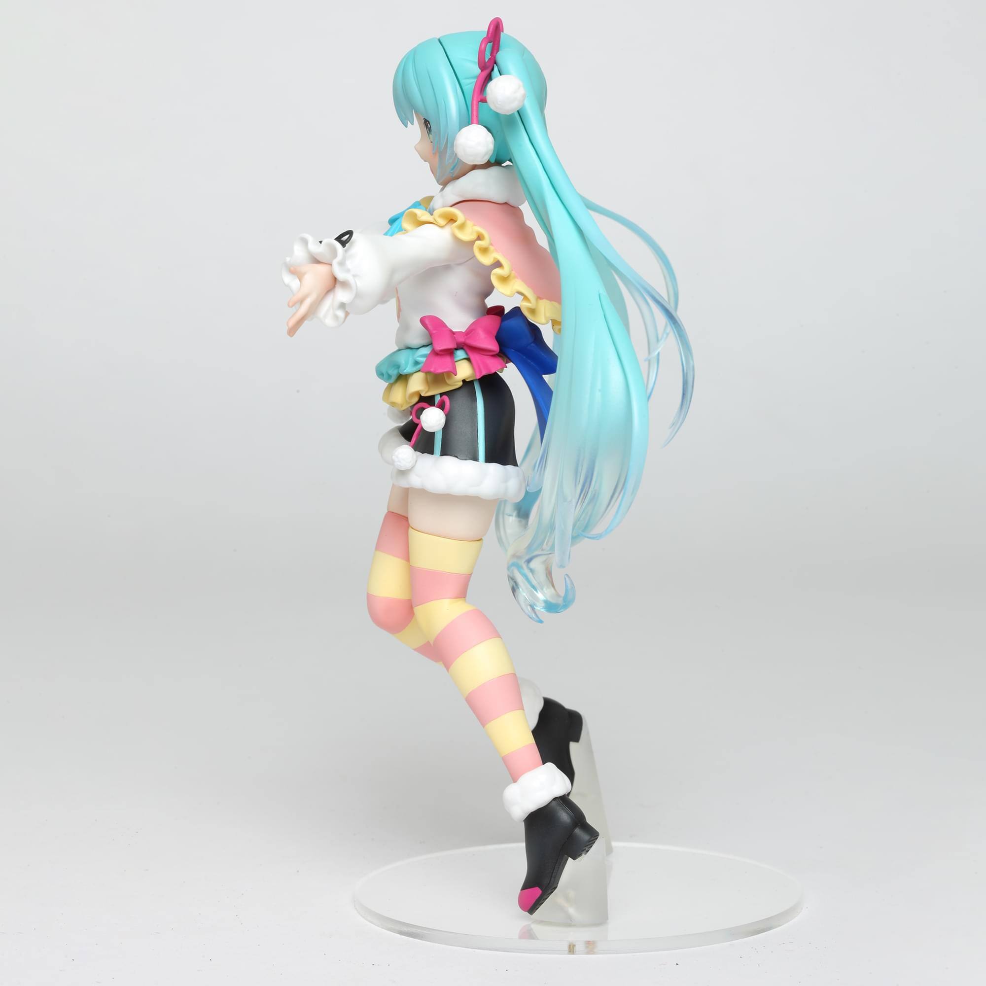 Alt View 10. Taito - Vocaloid Hatsune Miku Figure | Winter Image Version - Multi-Color.