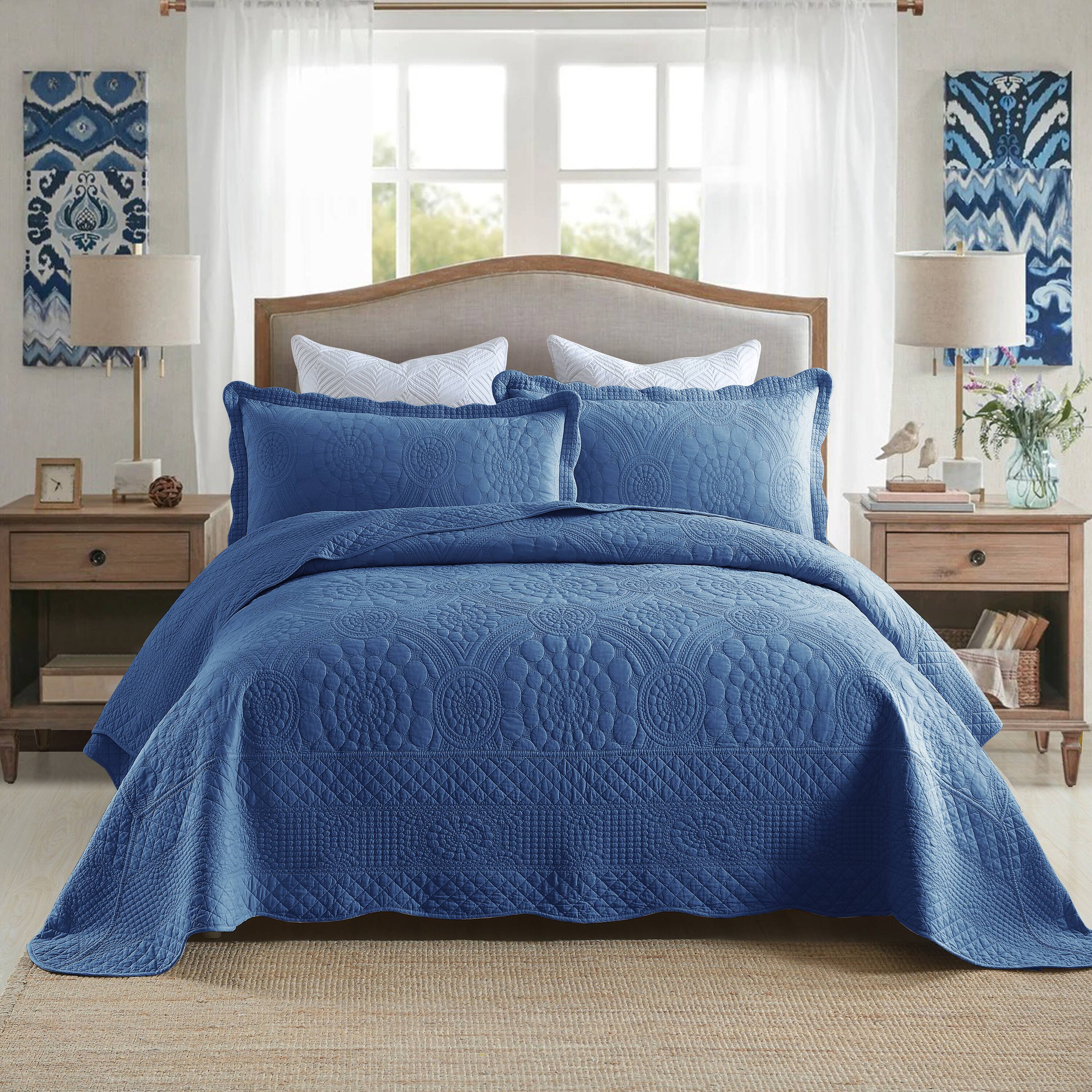 Angle. MarCielo - Marcielo 3 Piece 100% Cotton Oversized Bedspread Lightweight Quilt Set - Midtone Blue.