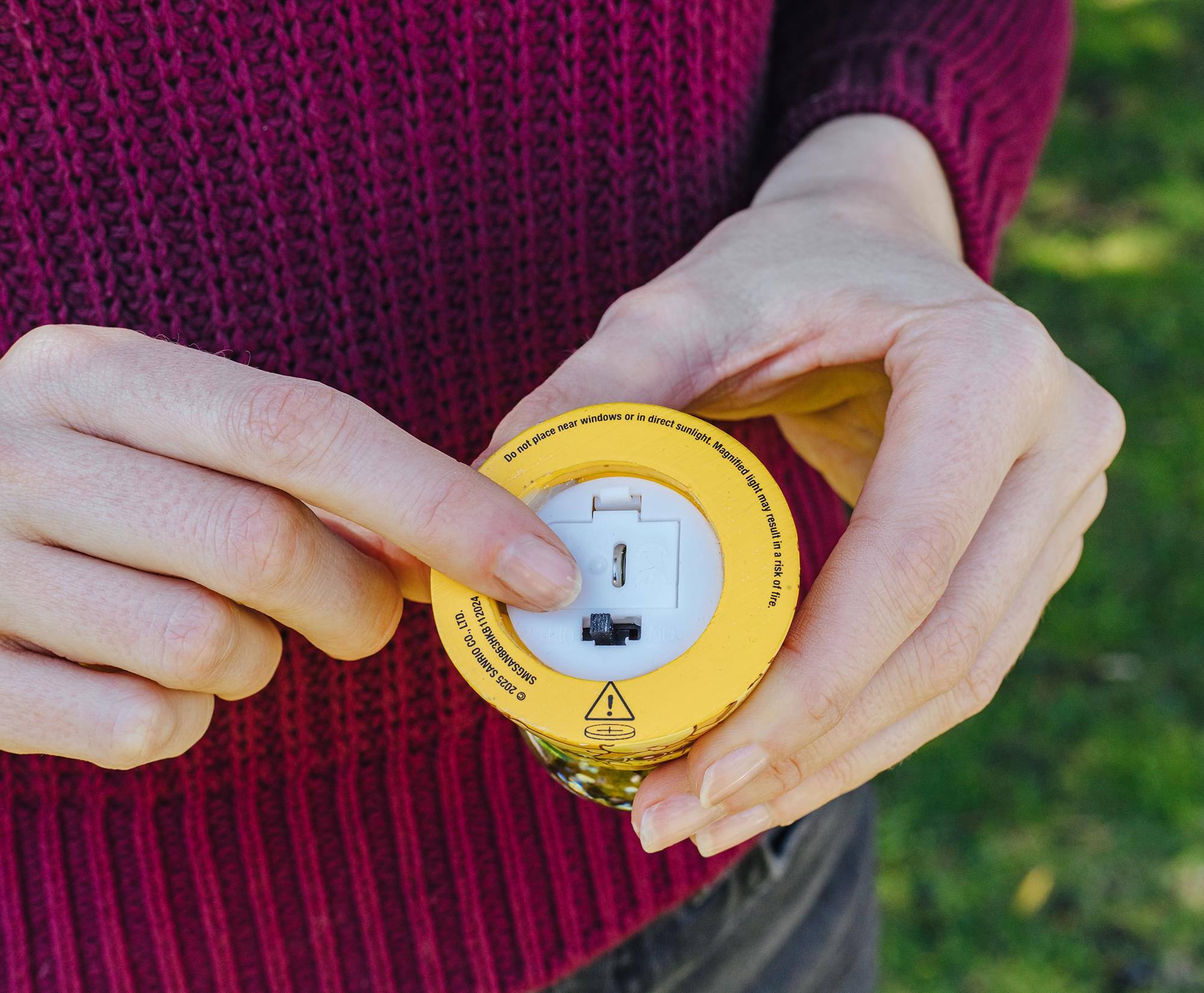 Windows: Do not place near windows or in direct sunlight. Magnifies sight - risk of 12024 tire. LTO - CO SANRIO BAHEYSOWS 2025 O!