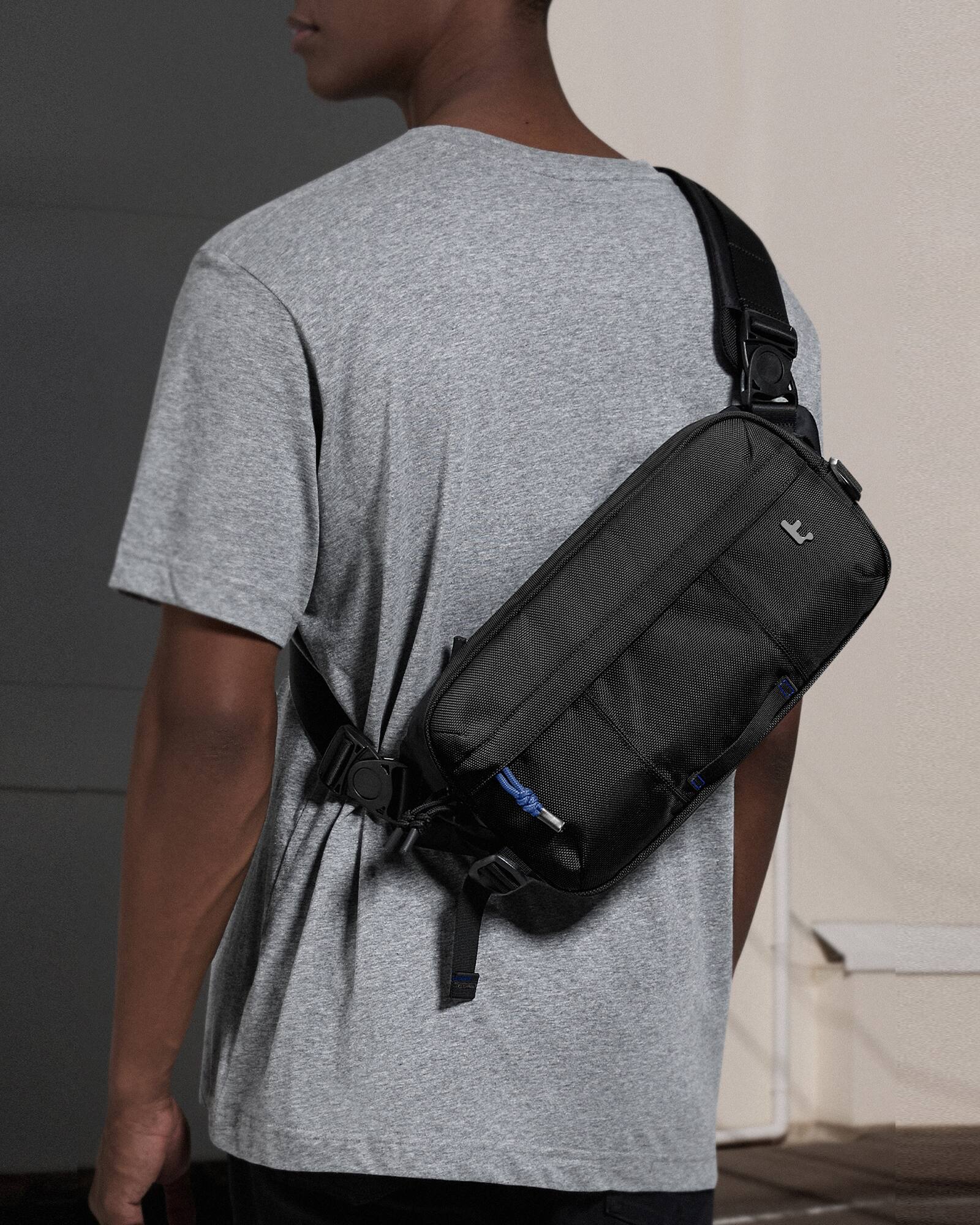 Alt View 15. tomtoc - Wander-T26 Sling Bag 5.5L, Heavy Duty Tactical Crossbody Carry Chest Bag, Compatible mit Steck Deck OLED, ASUS ROG Ally - Black.