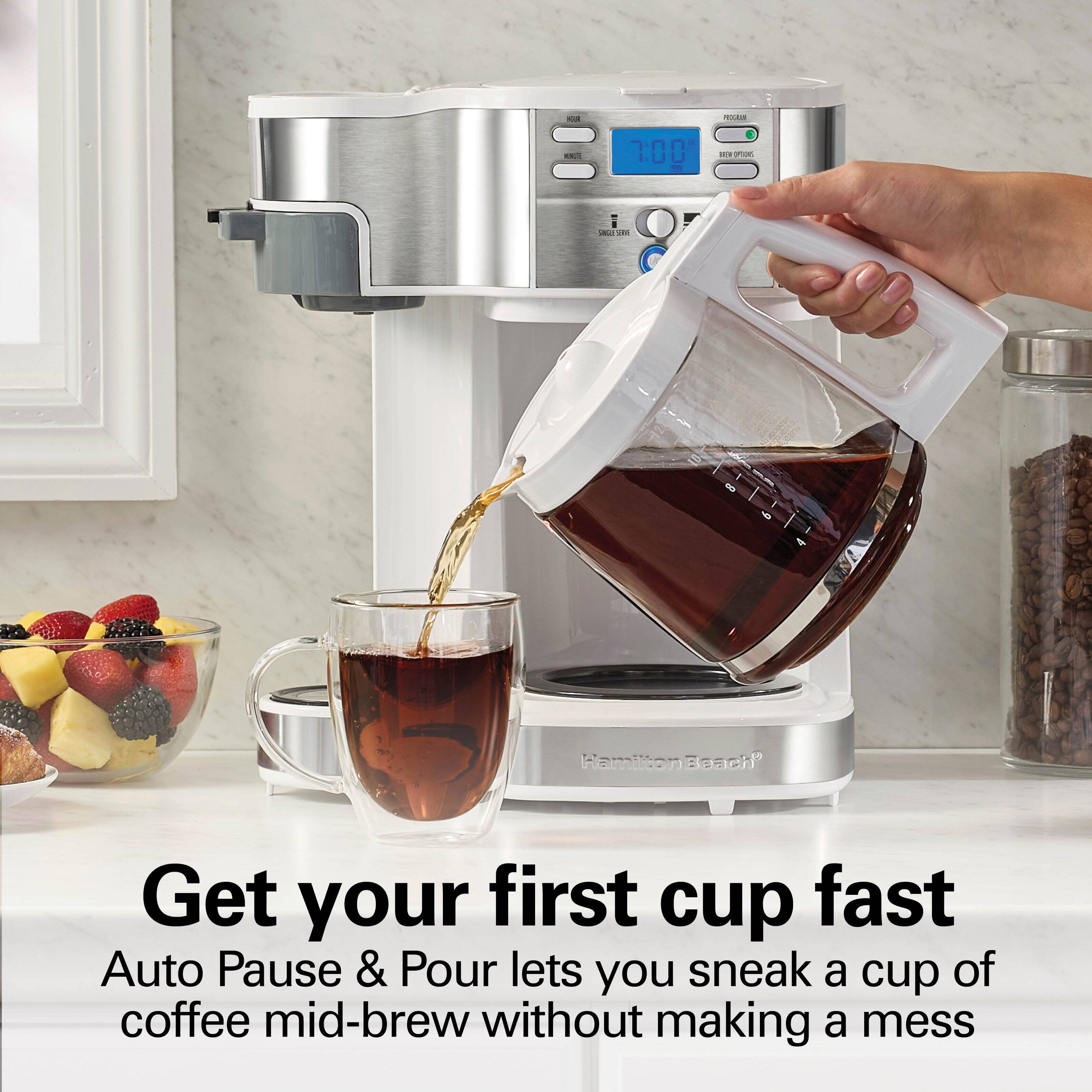 Get your first cup fast
Auto Pause & Pour lets you sneak a cup of coffee mid-brew without making a mess