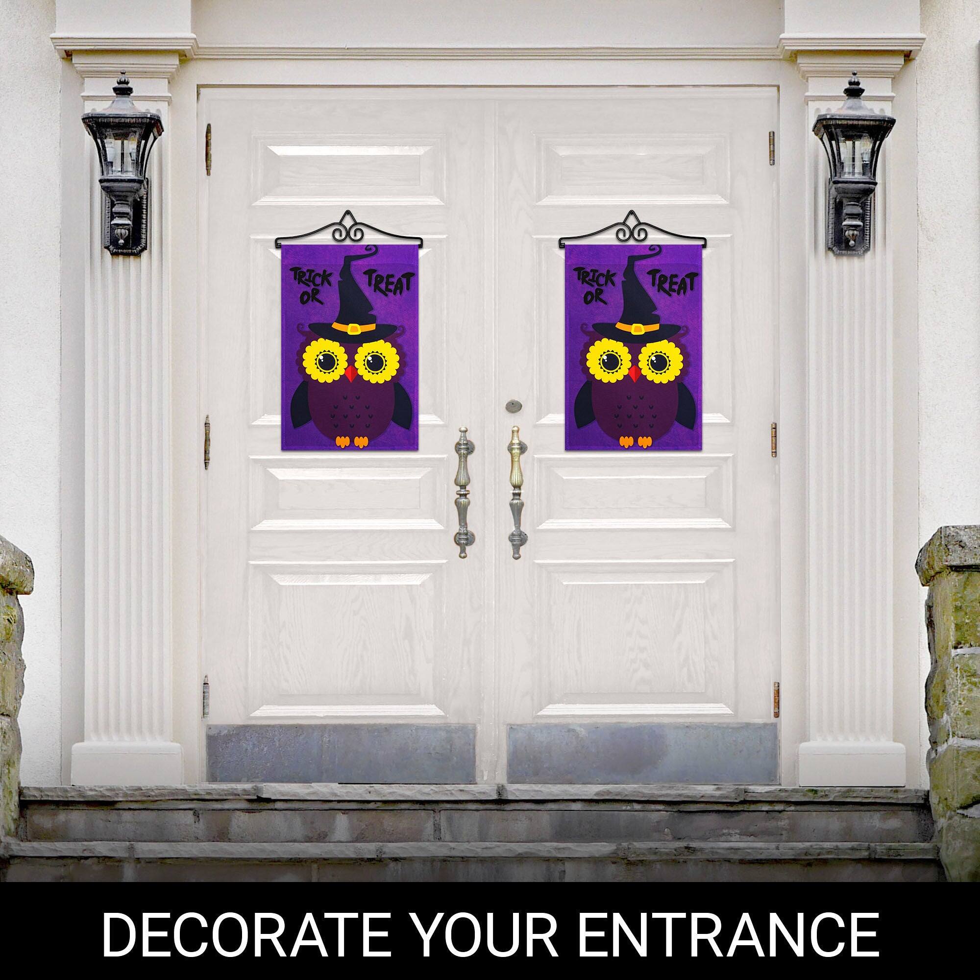 TRICK OR TREAT  
TRICK OR TREAT  
DECORATE YOUR ENTRANCE