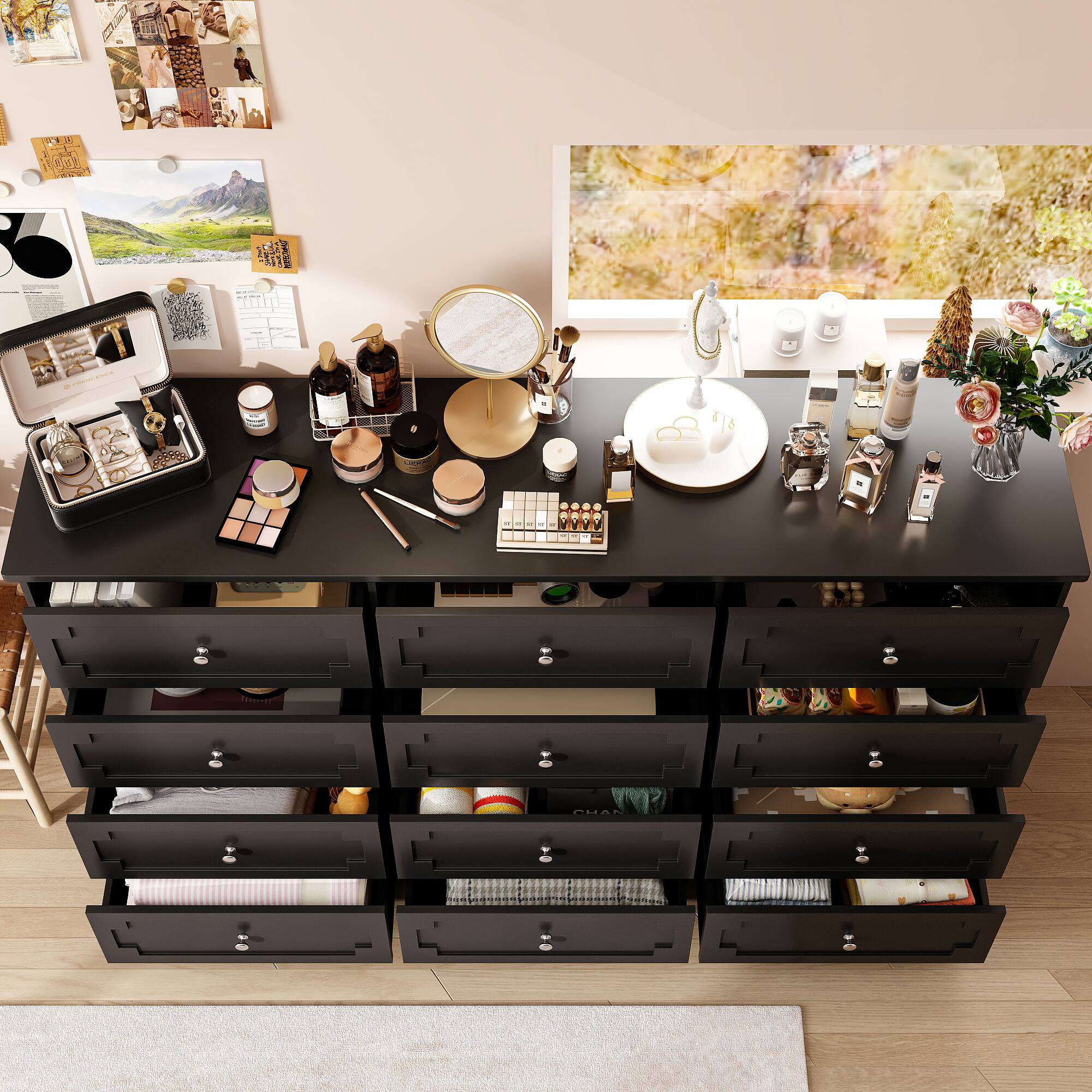 The text in the image is "EN SE d enee CHAP". 

Grouping and correcting the text:

- EN SE d enee CHAP

There is no need for correction as it appears to be a random sequence of letters.