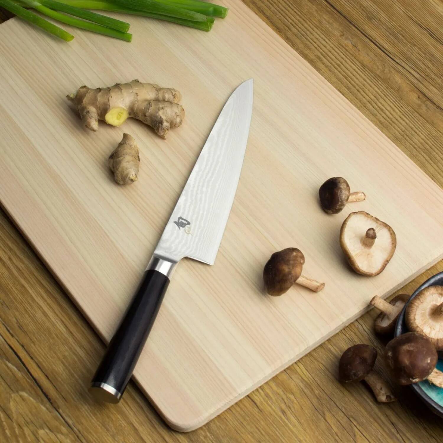 Angle. Shun - Classic Asian Cook's Knife, 7 Inch.