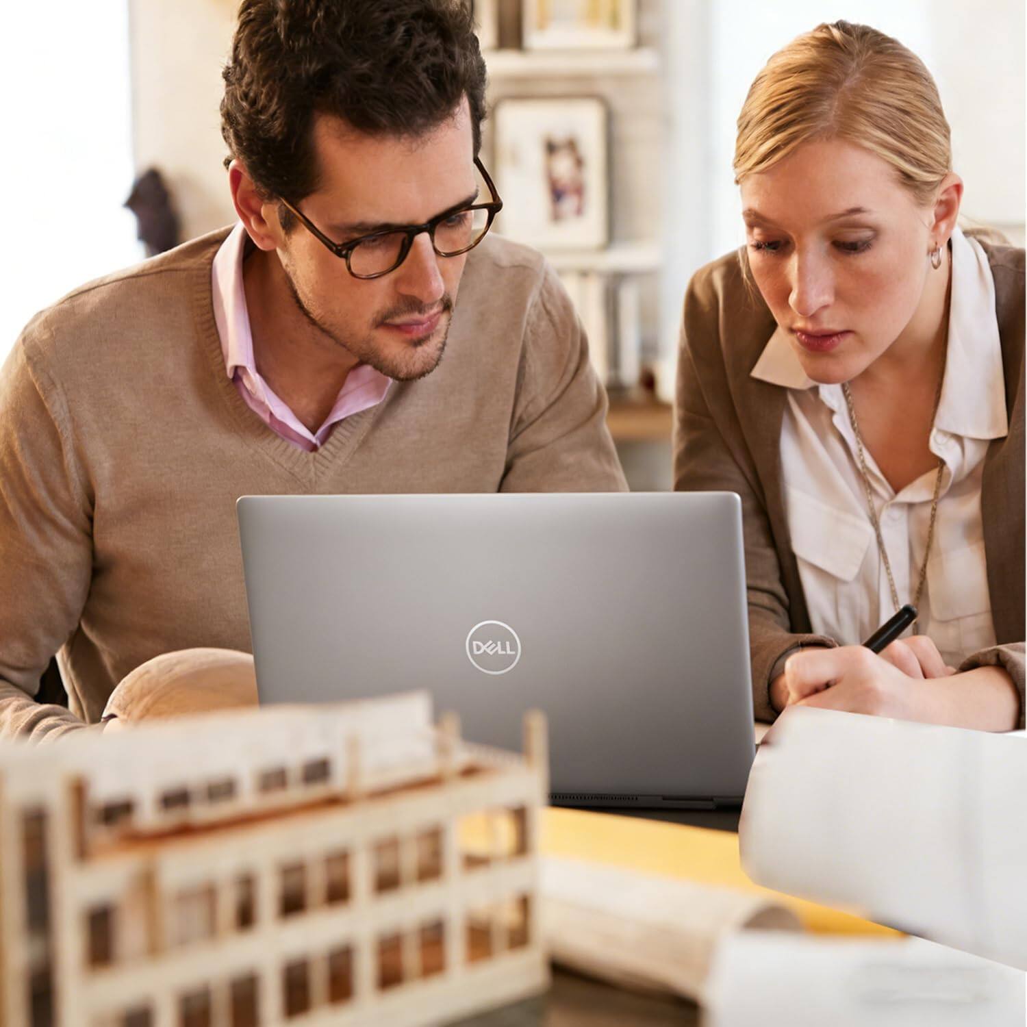 Alt View 7. Dell - Precision 3590 15.6'' FHD Workstation AI PC Laptop - Intel Core Ultra 7 with 16GB Memory - 512GB SSD - Windows 11 Pro - ‎Gray.