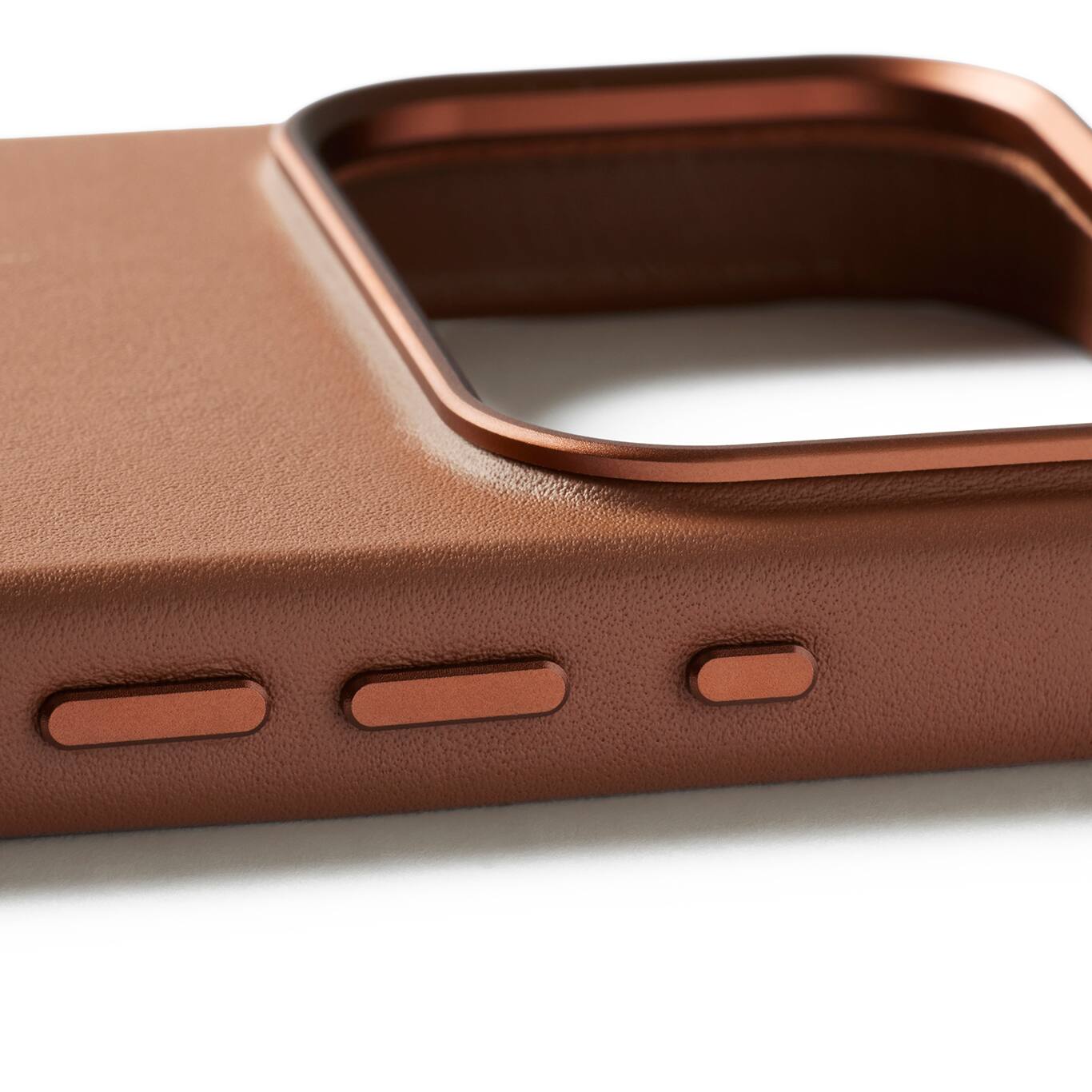 Alt View 1. Mujjo - Mujjo Full Leather Case for iPhone 17 Pro - Tan.