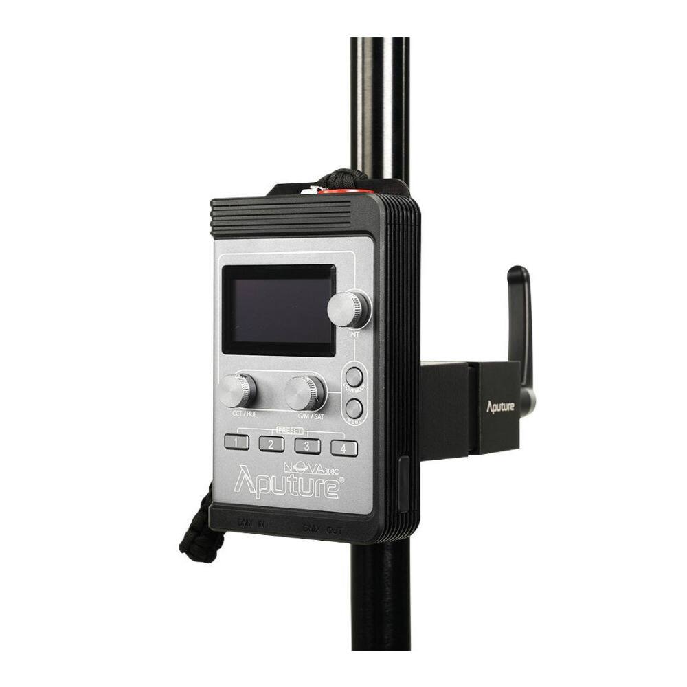 Aputure  
NOVA 300C  
CCT/HE  
CM/SAT  
1 2 3 4  
CCT IN  
CCT OUT