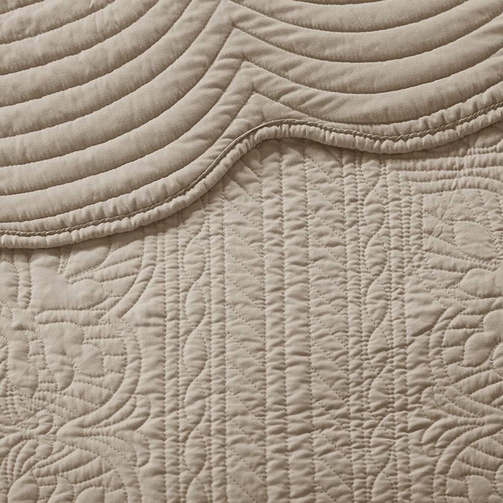 Alt View 5. Gracie Mills - Gracie Mills Salvatore 3-Piece Reversible Country-Inspired Scalloped Edge Quilt Set - Khaki.