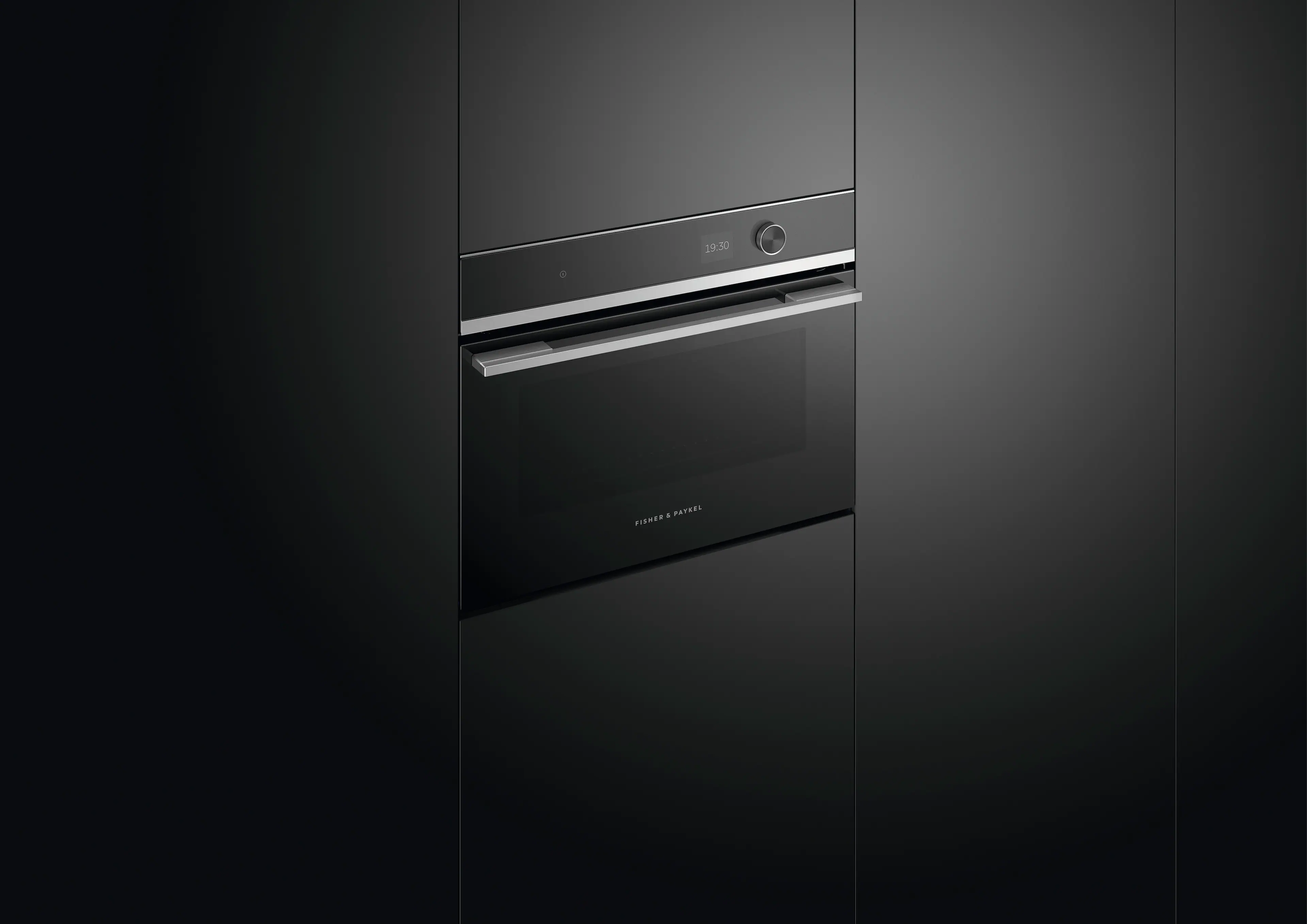 The text on the image reads "19:30 a PAYERL IM." This text is in German and translates to "19:30 a Paykel IM." It is likely that the image is promoting a Paykel brand oven or stove.