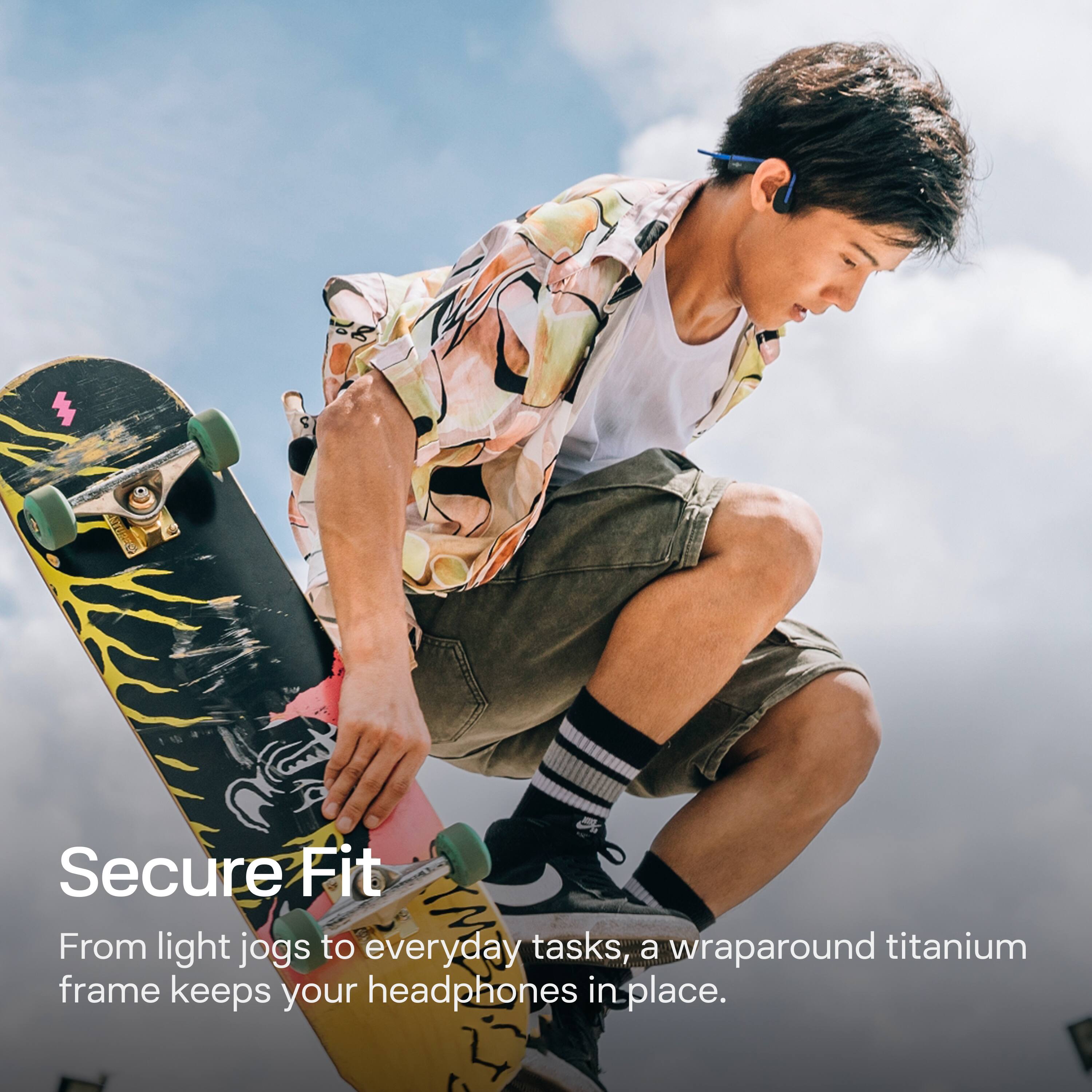 Secure Fit

From light jogs to everyday tasks, a wraparound titanium frame keeps your headphones in place.