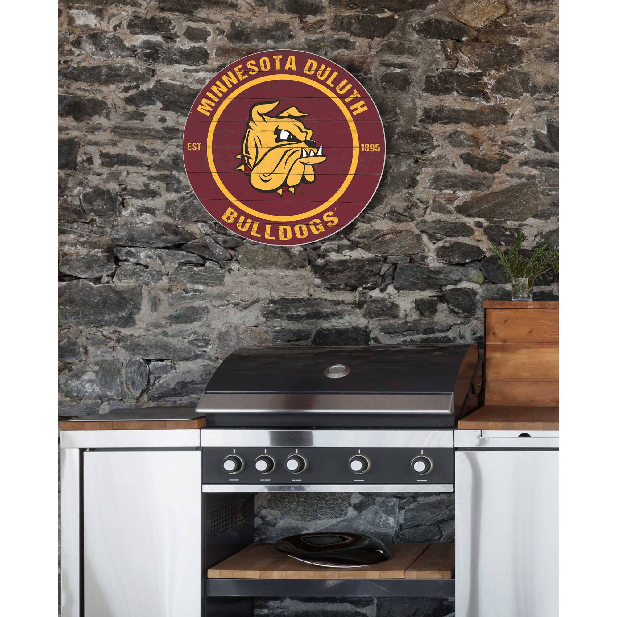 MINNESOTA DULUTH  
EST 1895  
BULLDOGS