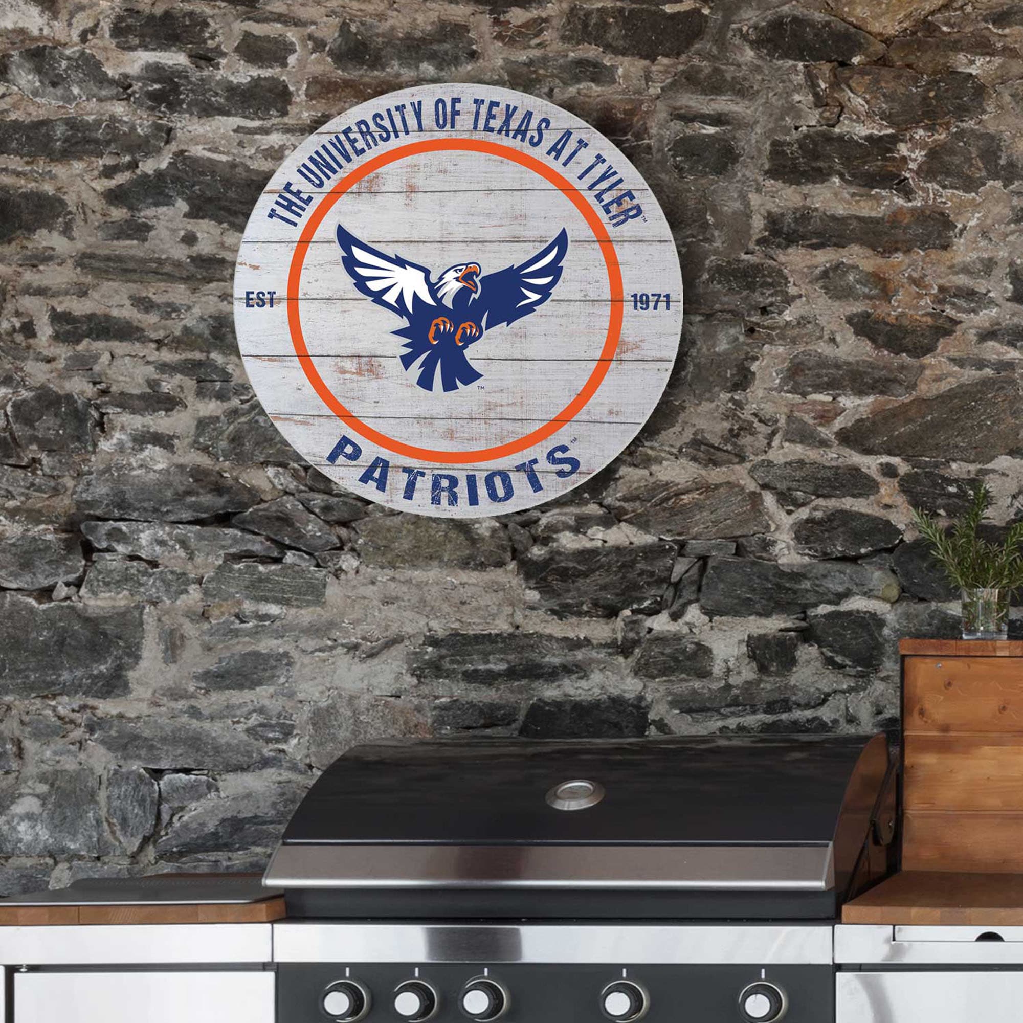 The University of Texas at Tyler  
EST 1971  
PATRIOTS